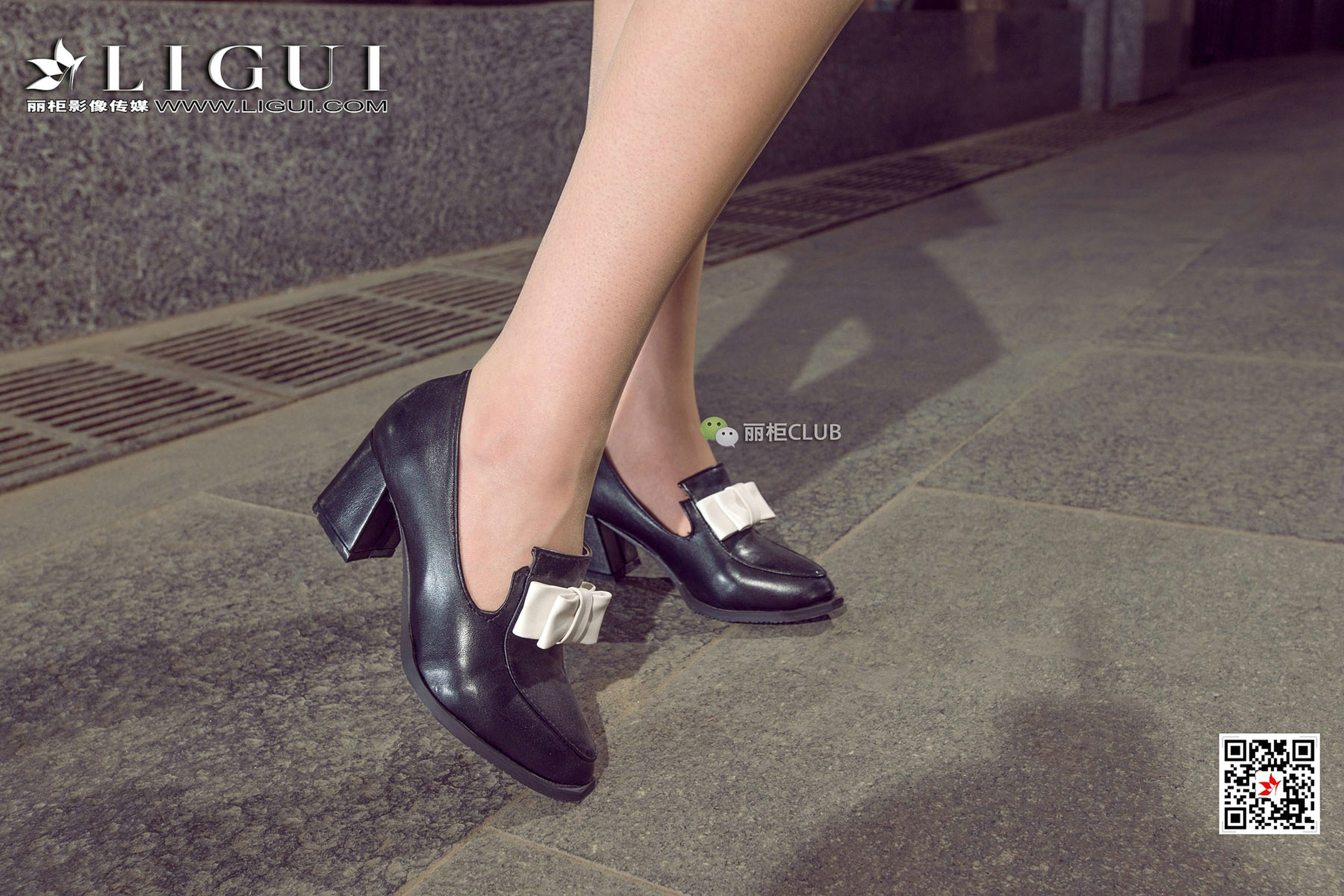 Model Yuner Dress on the Street Shooting Beautiful Leg Foot Ligui