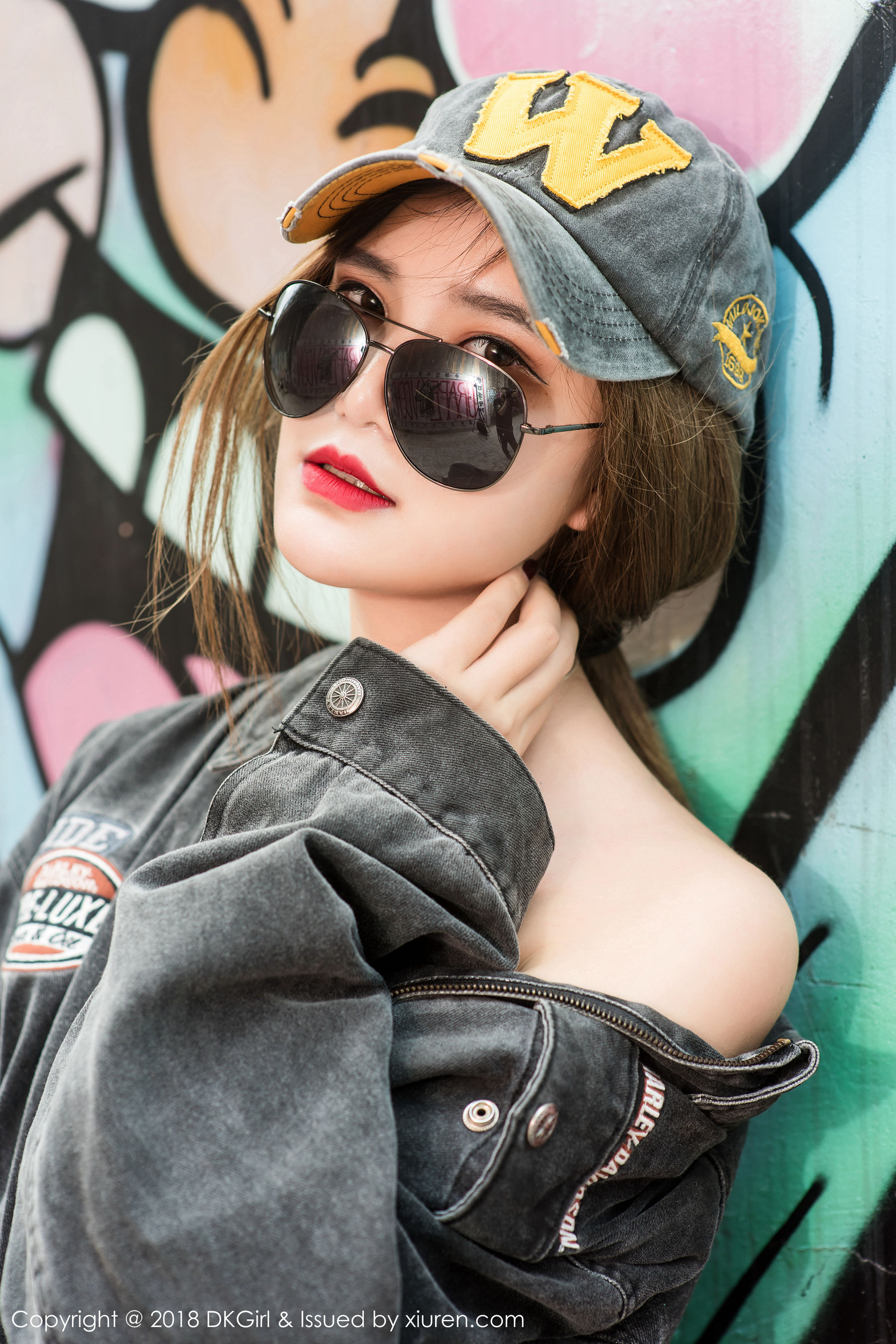 Tingting Tingting Beautiful Milk Beautiful H butto Beautiful Legs Charm Temptation Royal Girl DKGIRL VOL.062