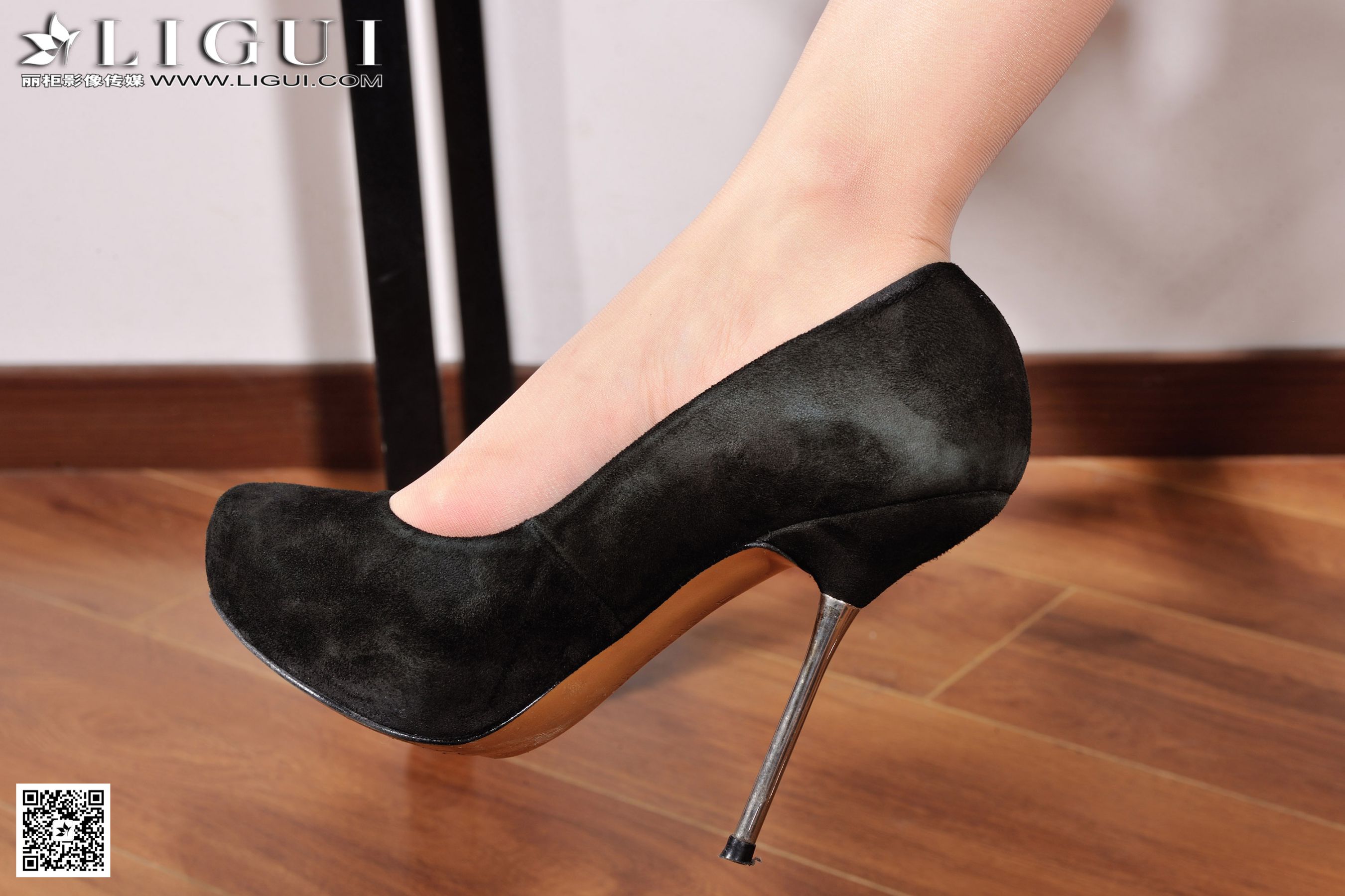 Model Wenxin's Knitting Girl upper and lower complete works Li Cabinet Guifu School