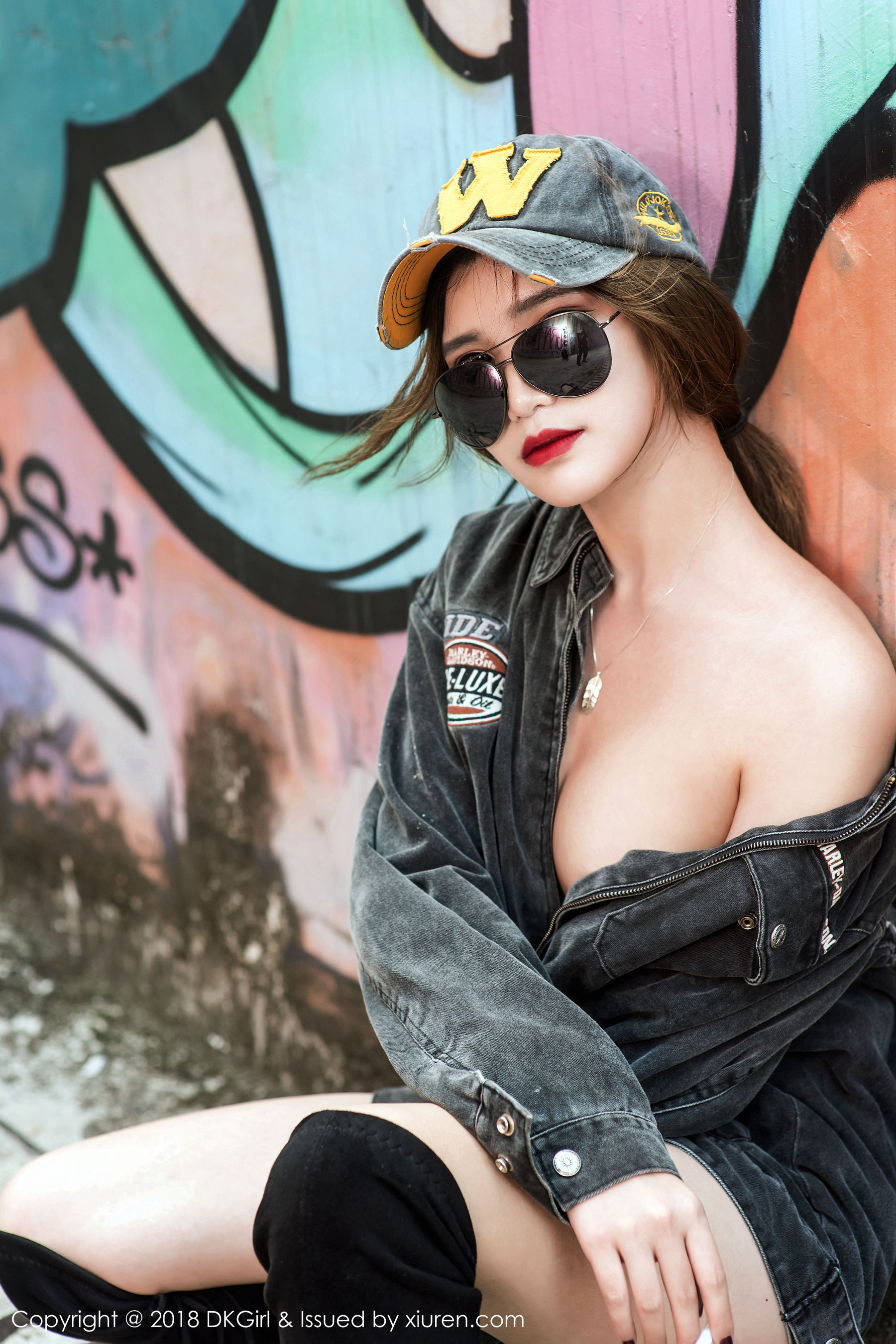 Tingting Tingting Beautiful Milk Beautiful H butto Beautiful Legs Charm Temptation Royal Girl DKGIRL VOL.062