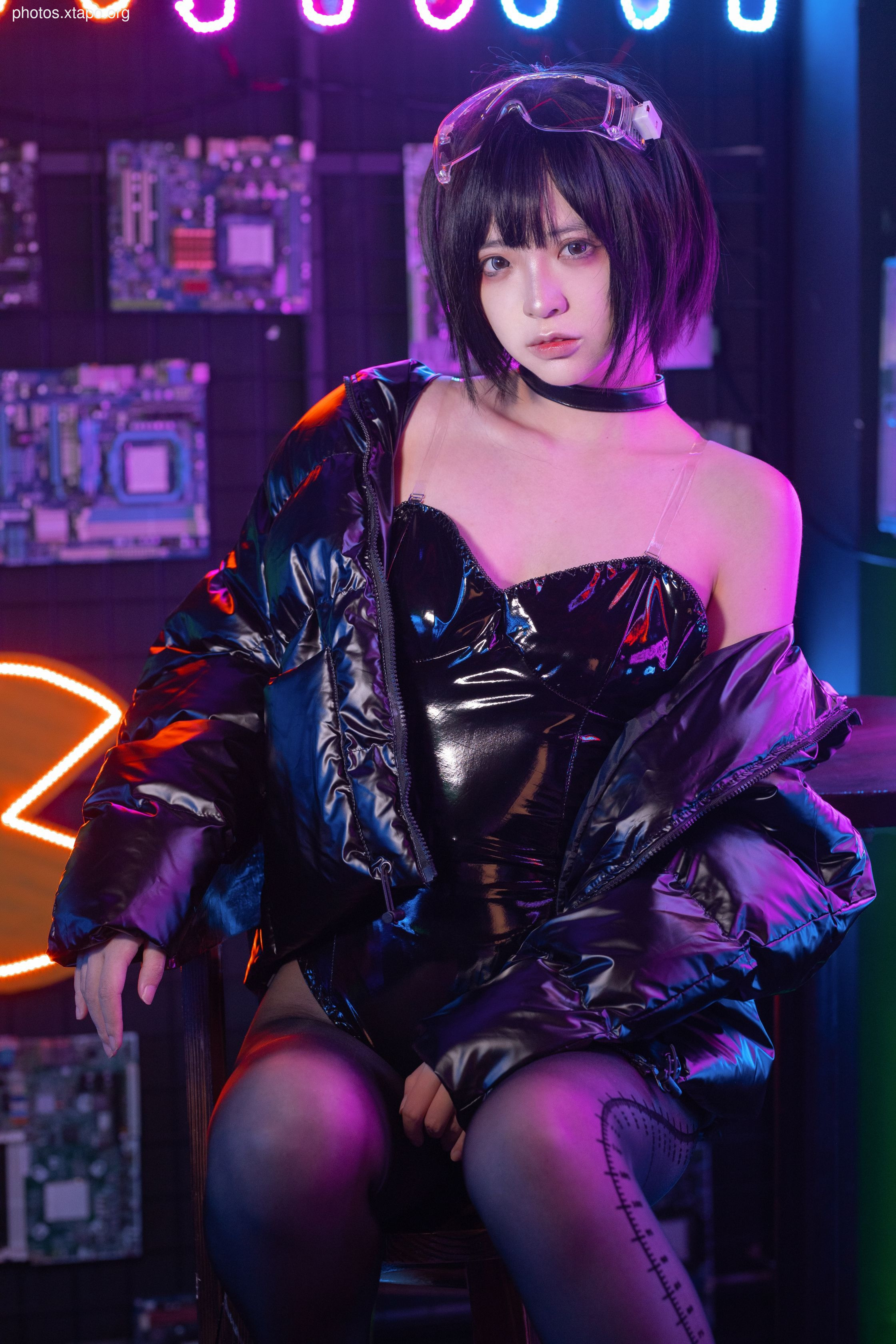 Crazy Cat Caibo Girl 40P-812MB