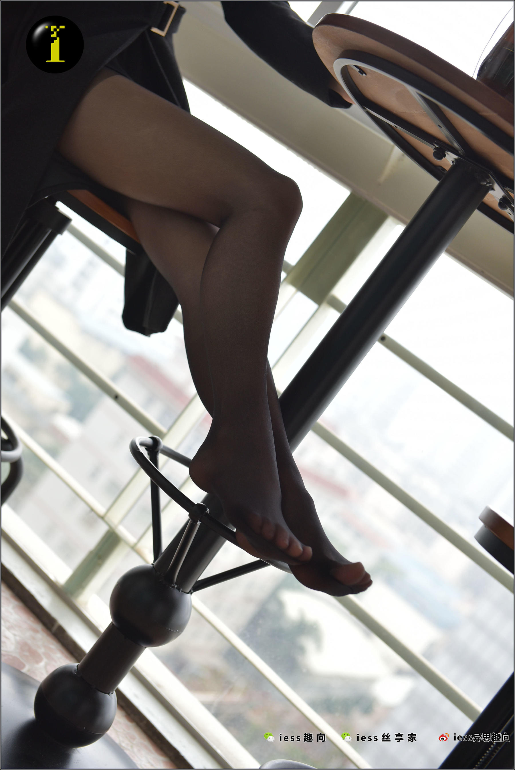 IESS Inclusion Collection 045 Model Primary 6 Black Silk II under the windbreaker