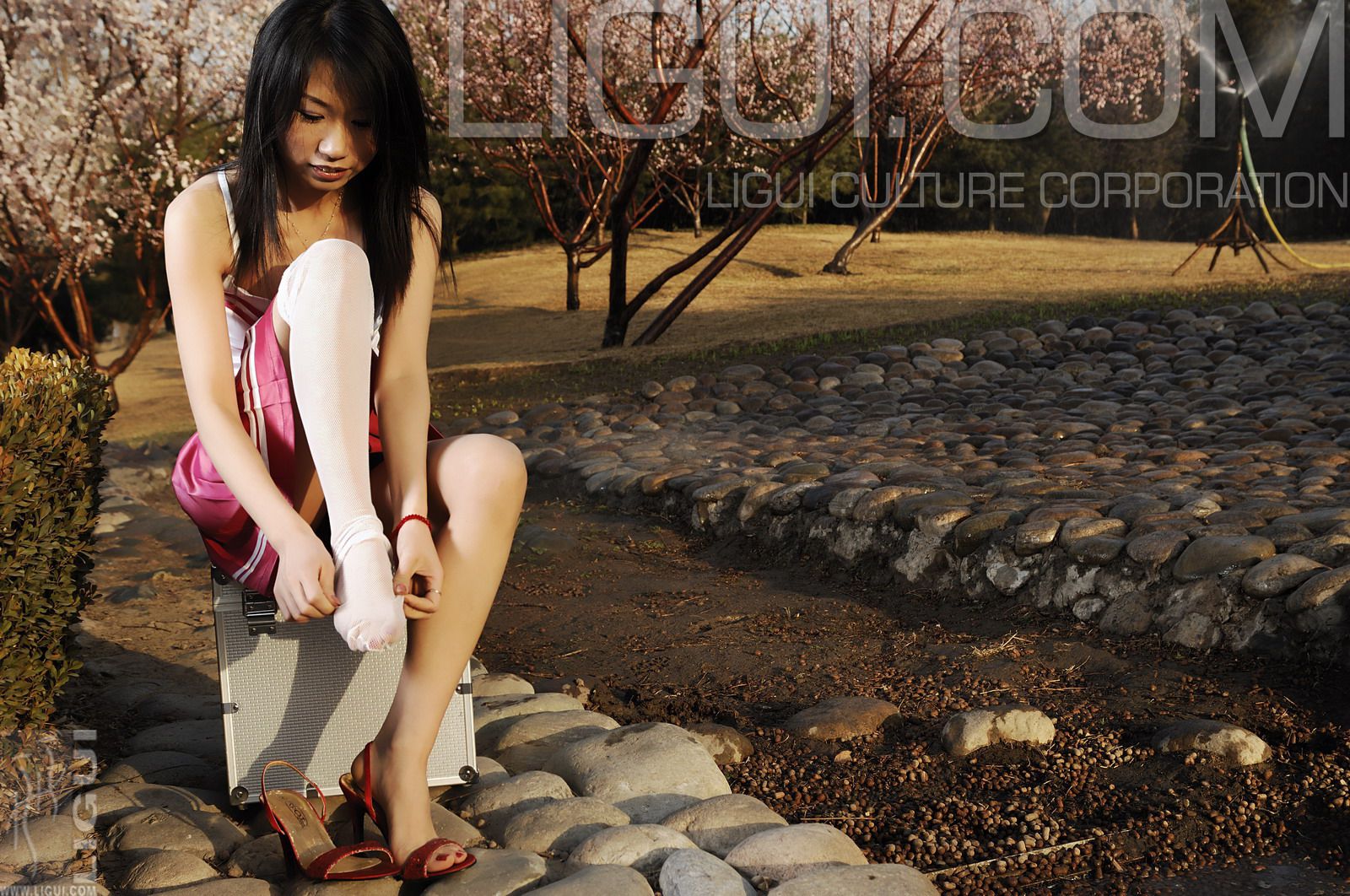 Ligui Model Helen Spring Is Coming Silk Foot Photo Picture