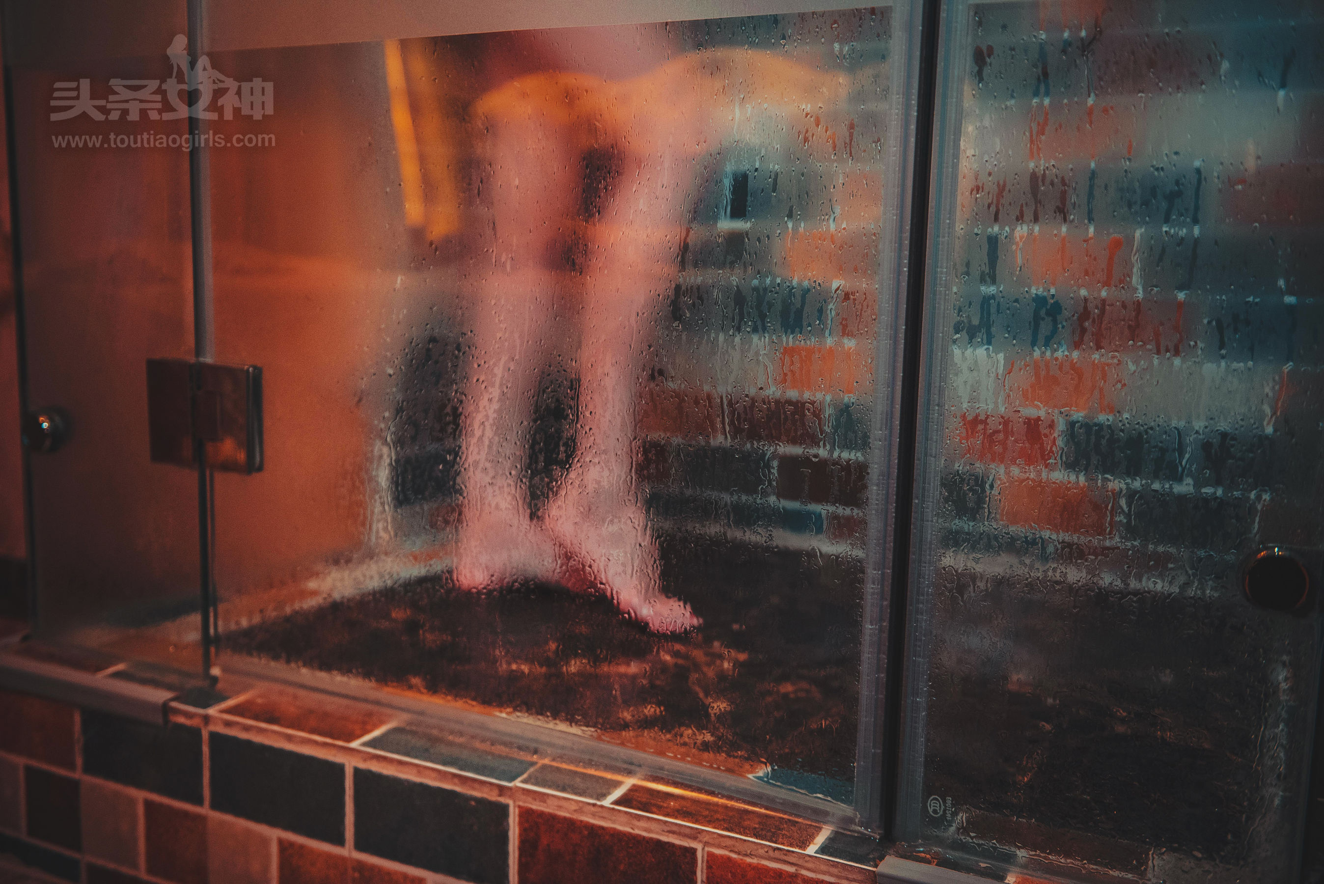 Ai Xiaoqing's Goddess Exploration Shop Water Platinum Palace Headline Goddess