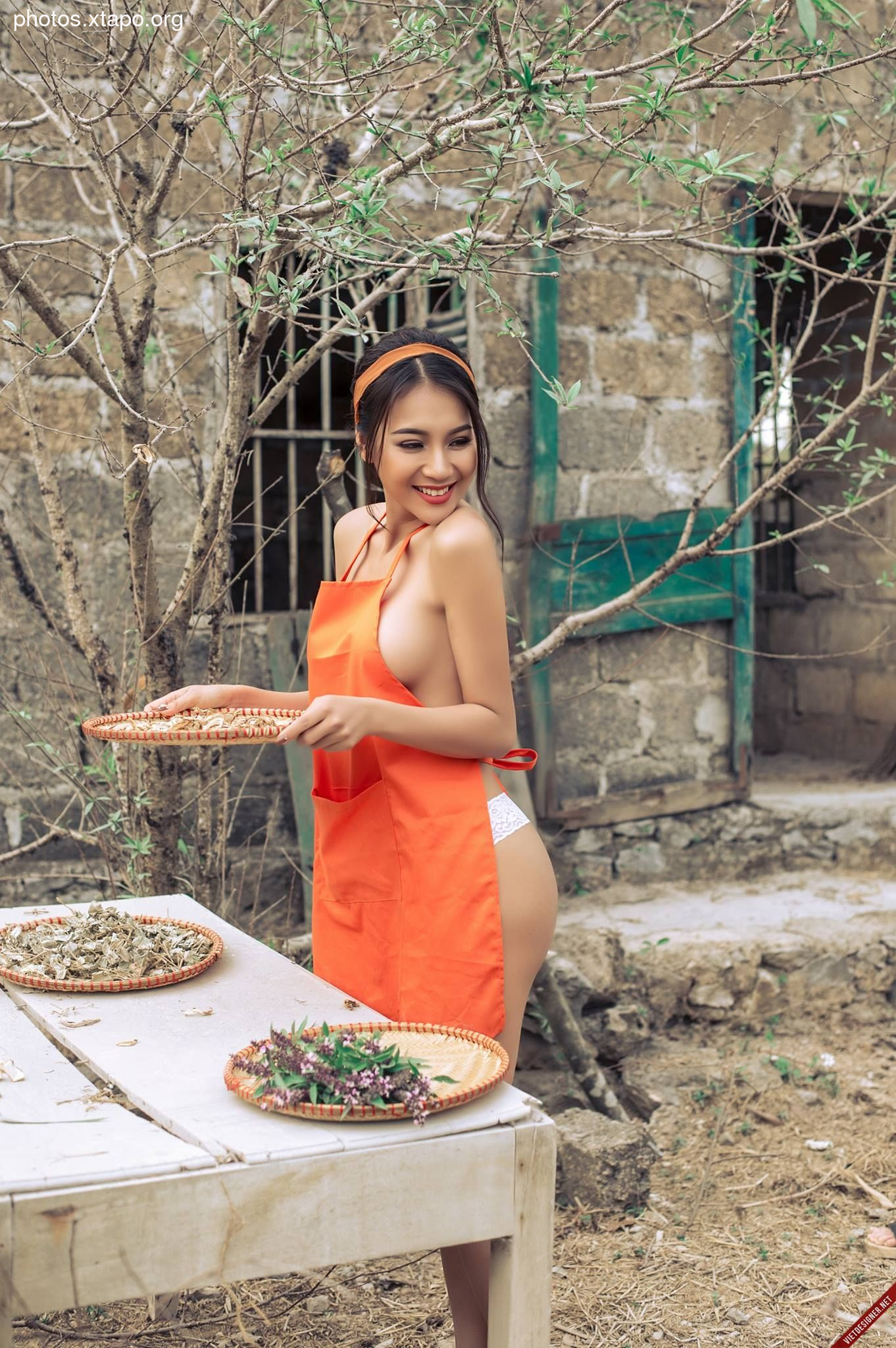 Vietnam Sexy Sisters Lakeside to Rescue Drowning Teenagers 2