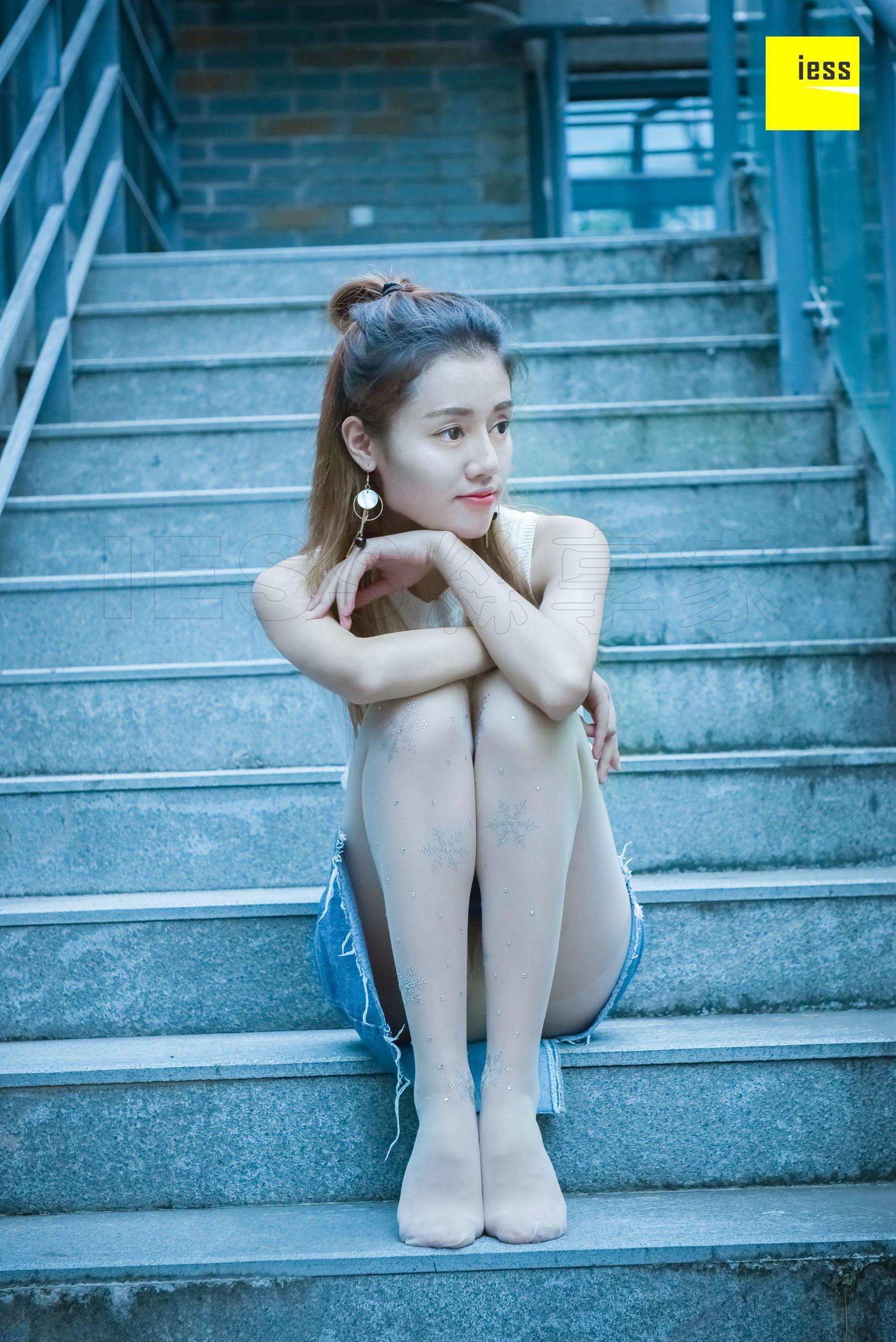 Silkxiang Home 107 Crystal Crystal White Stockings IESS Different Thoughts