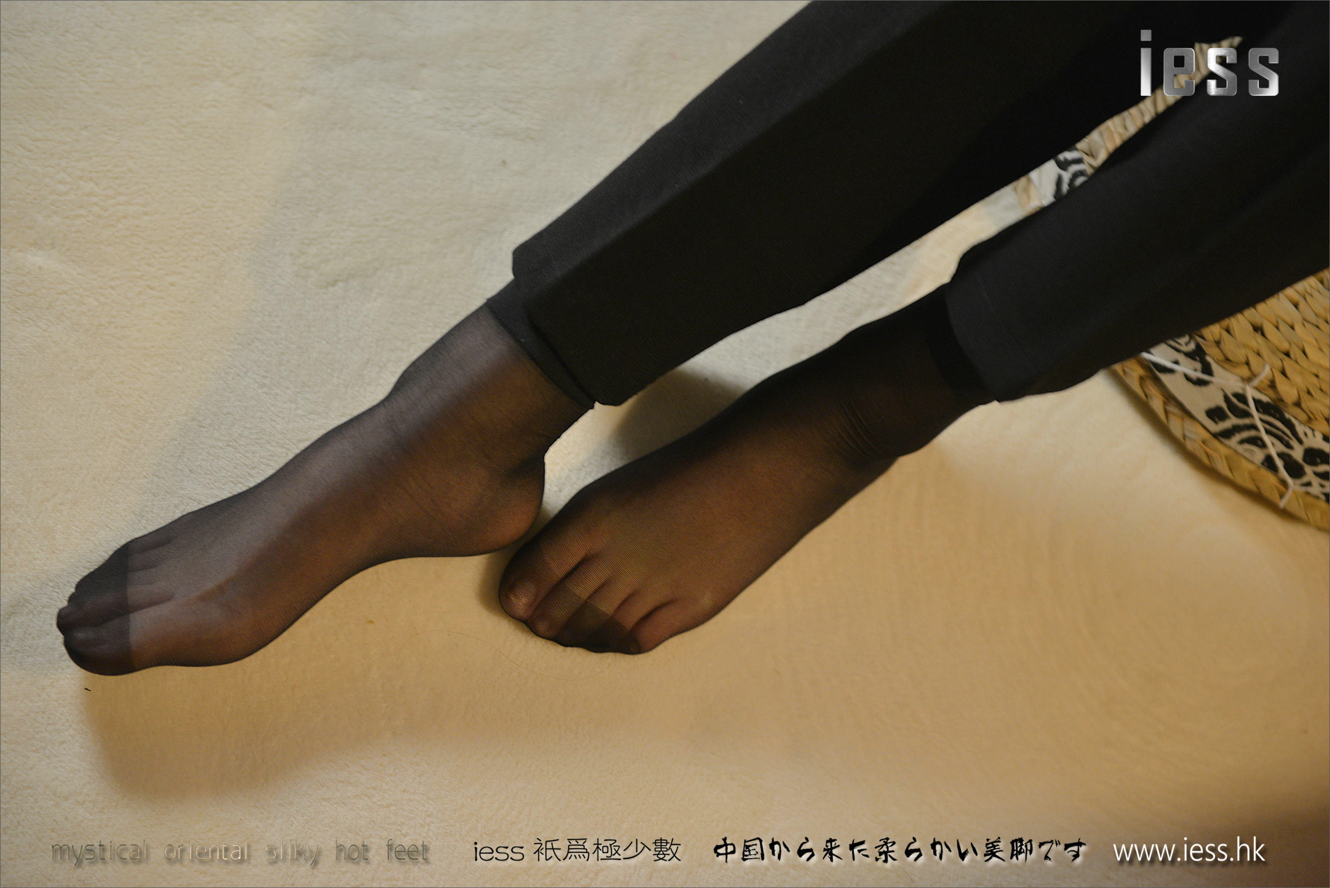 Silk Foot Bento 063 Xiaoxi Short Stockings Under the Landscape IESS Thoughts and Fun