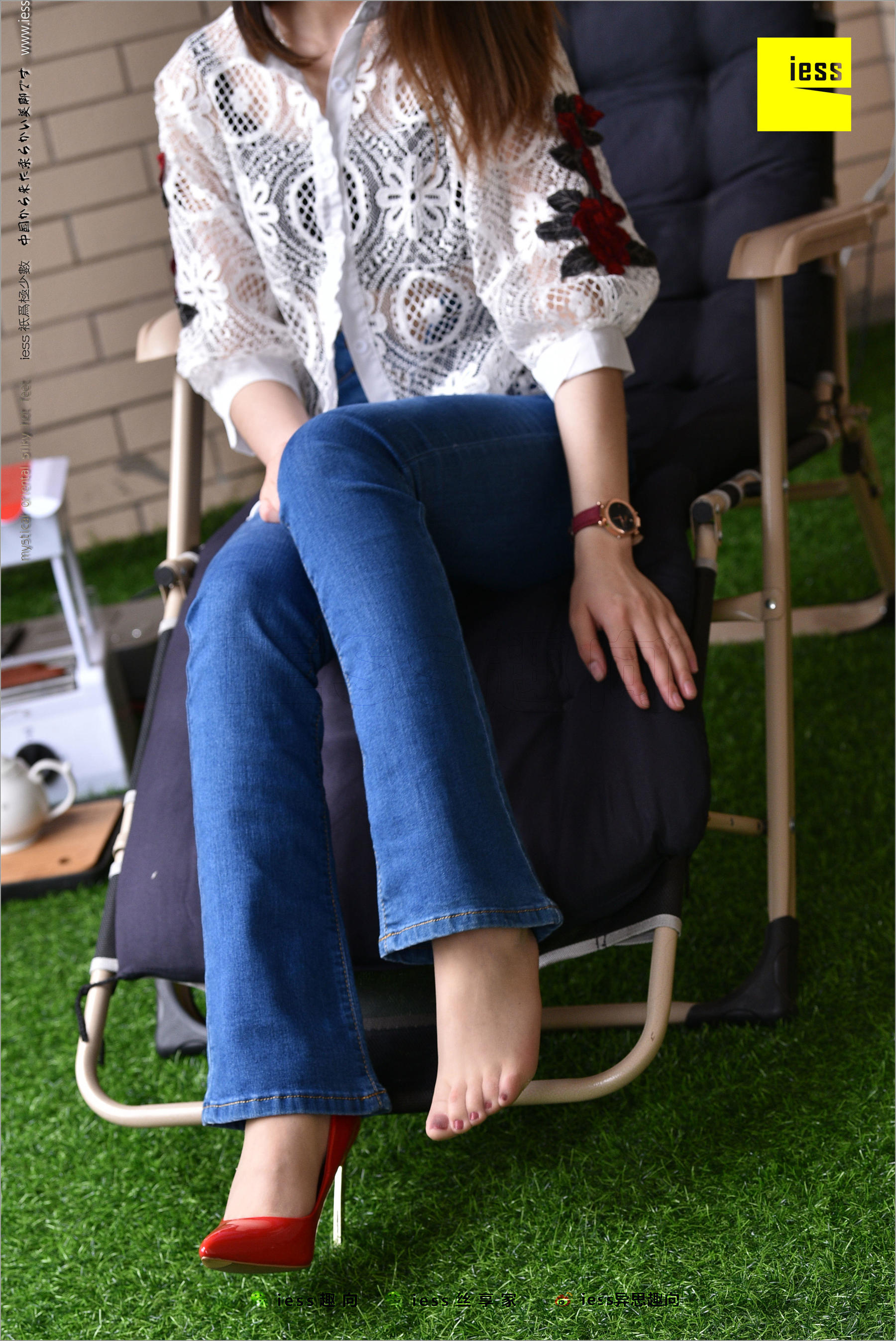 Guangyan's Jeans, New Models and Red High Heels