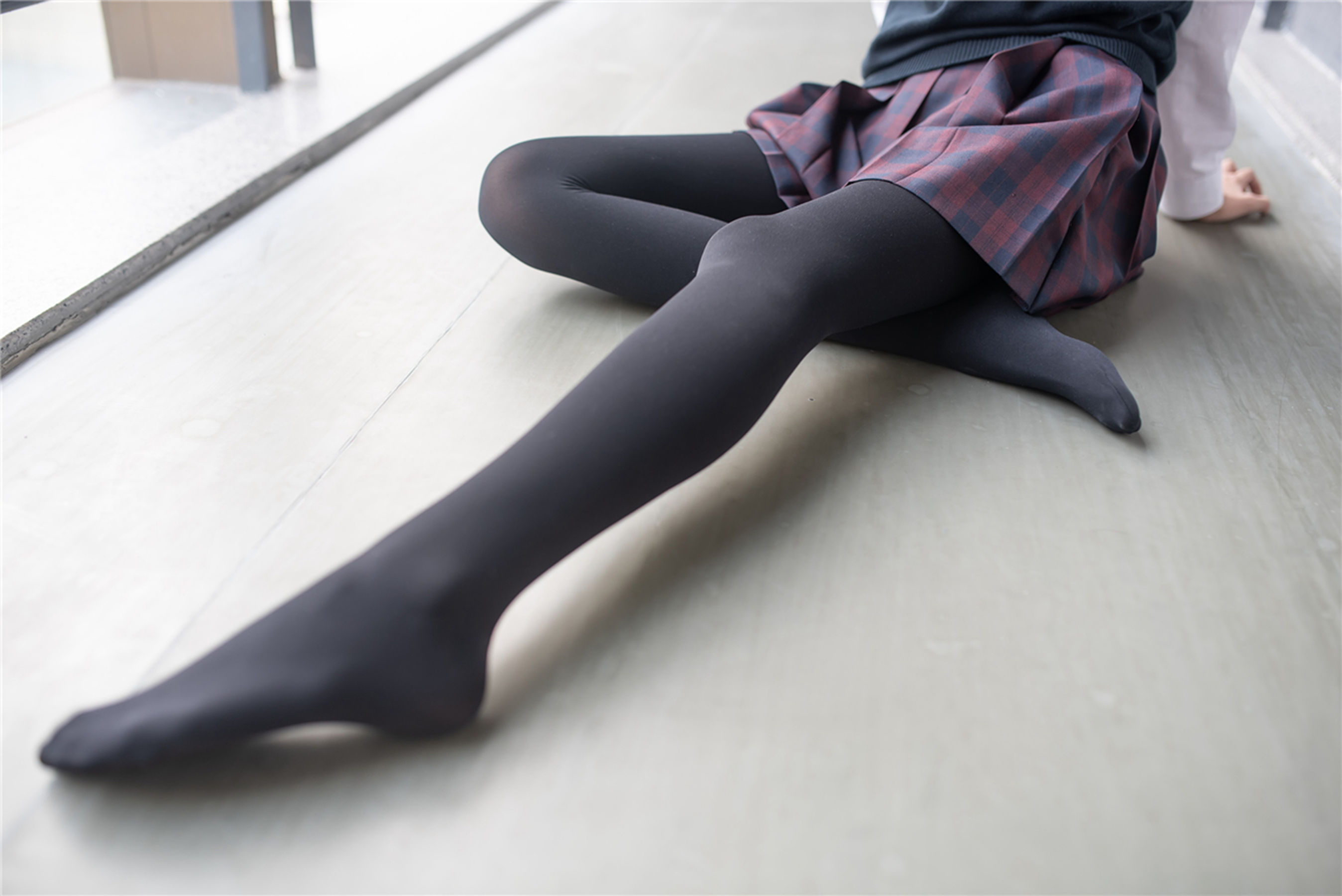 Field of Wind NO.147 Red Black Skirt thick black silk