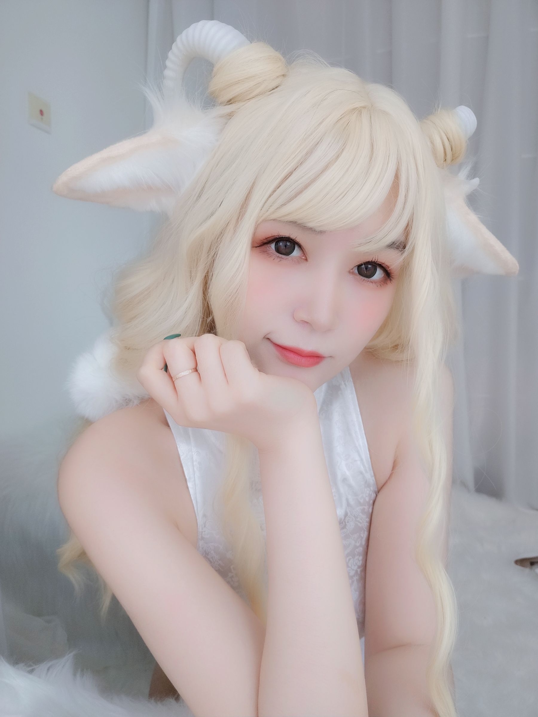 COS Welfare Miss Coser Silver Silver -White Cheongsam