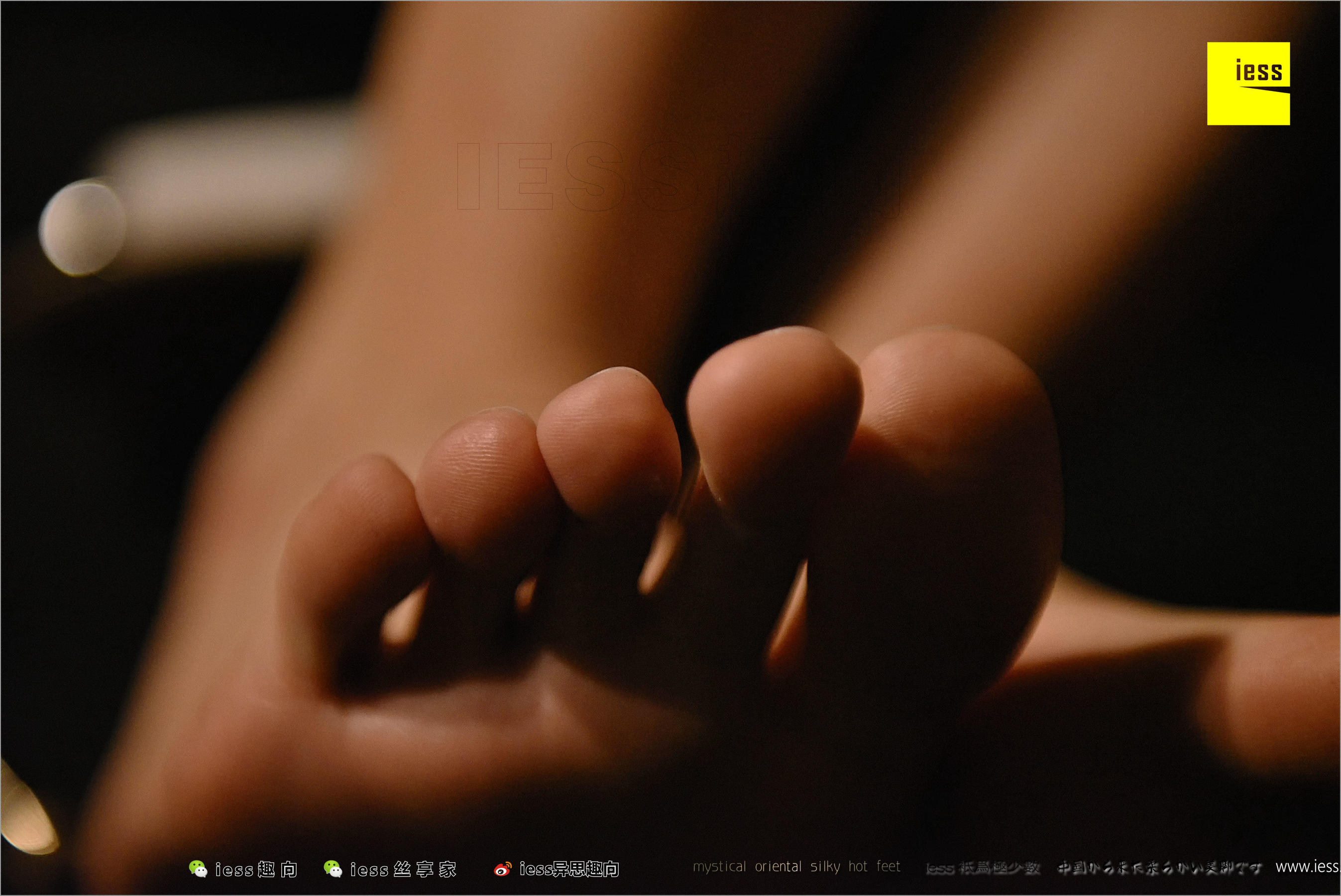 Julia Junjun Naked Foot Under the Lights Different Thinking to IESS Silk Foot Bento 219