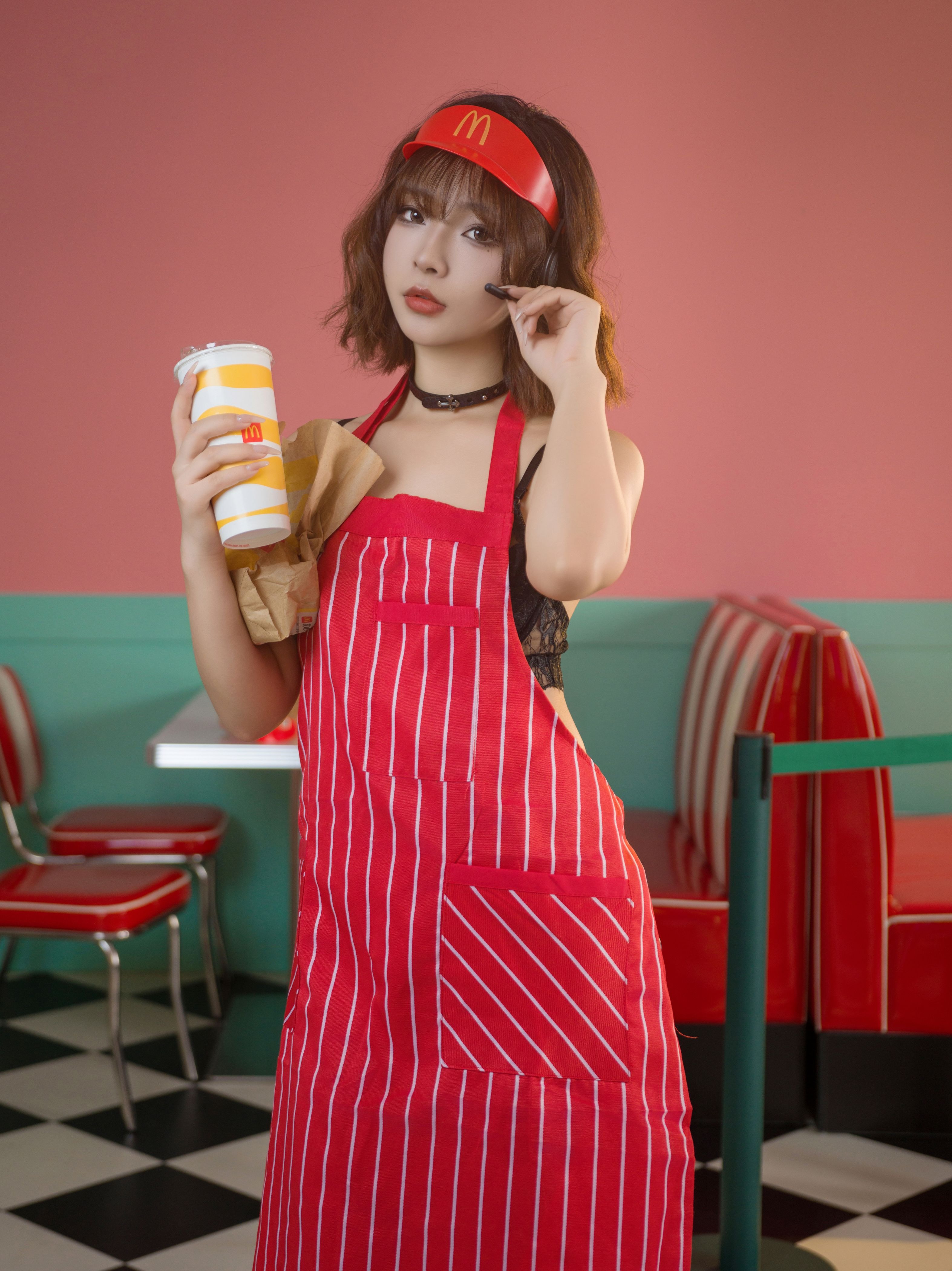 yuuhuiyuhui McDonalds waitress 149P