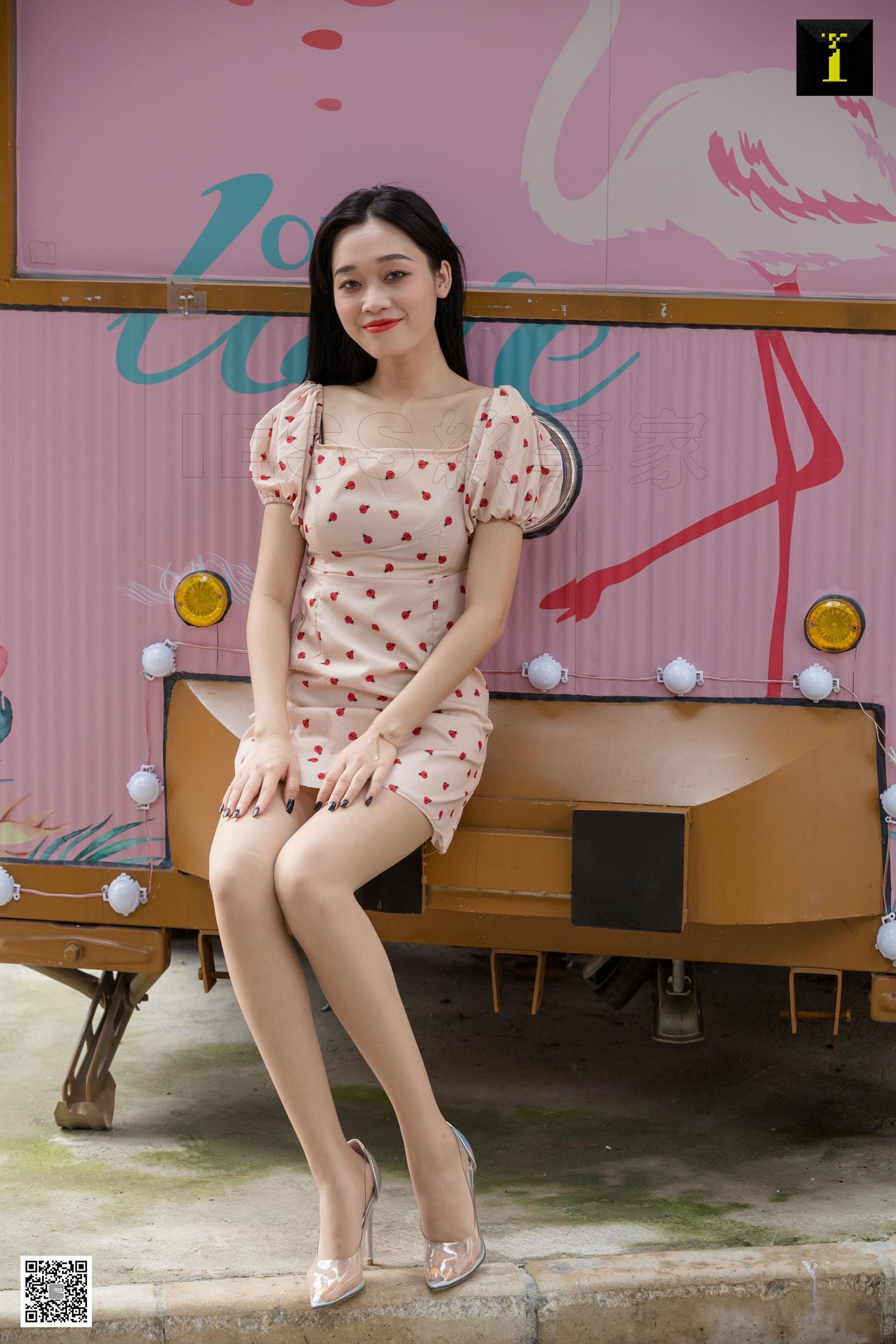 IESS Thoughts and Fun Model: Cola Girls Sensing Street Shooting