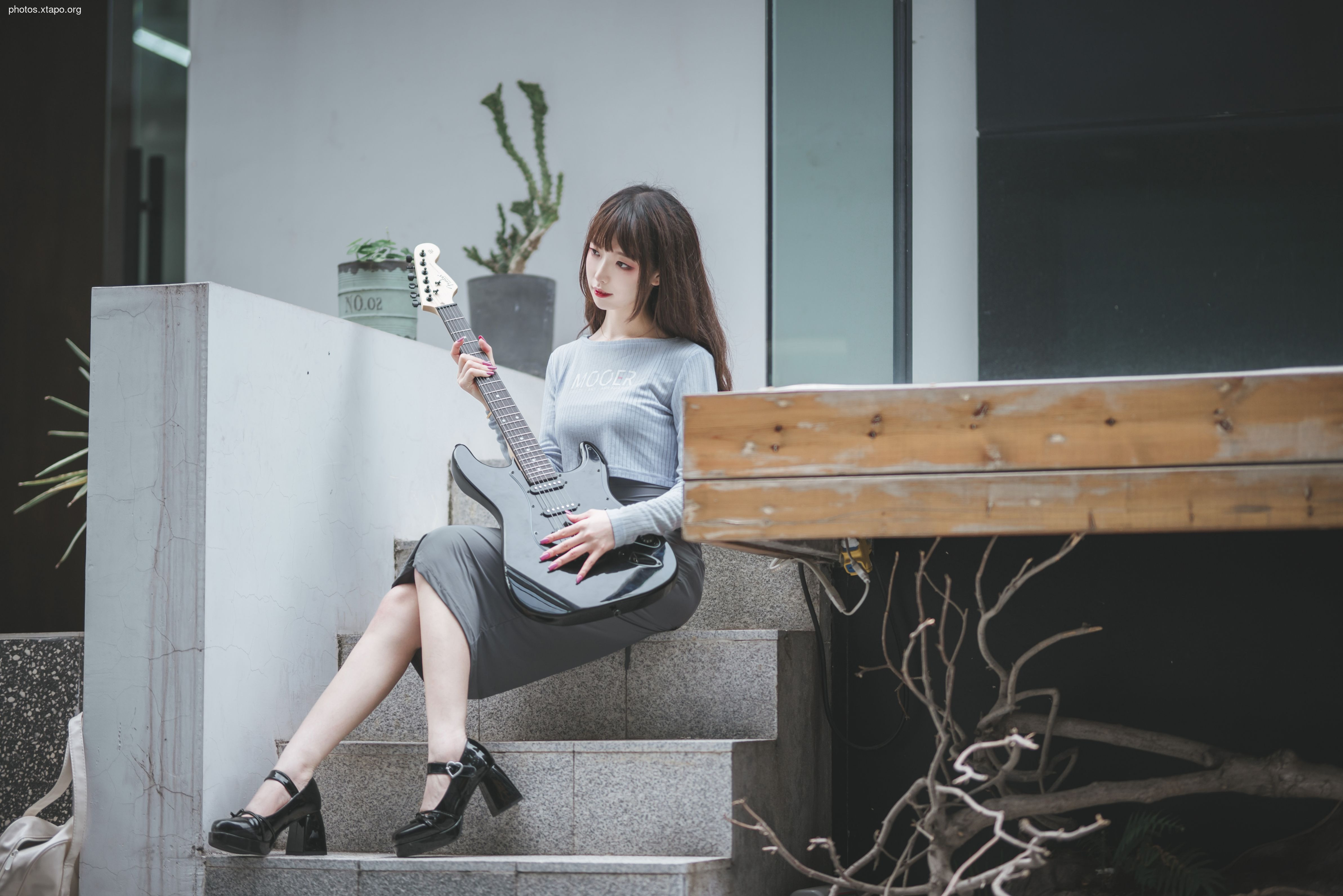 Fengjiangjiang guitar sister