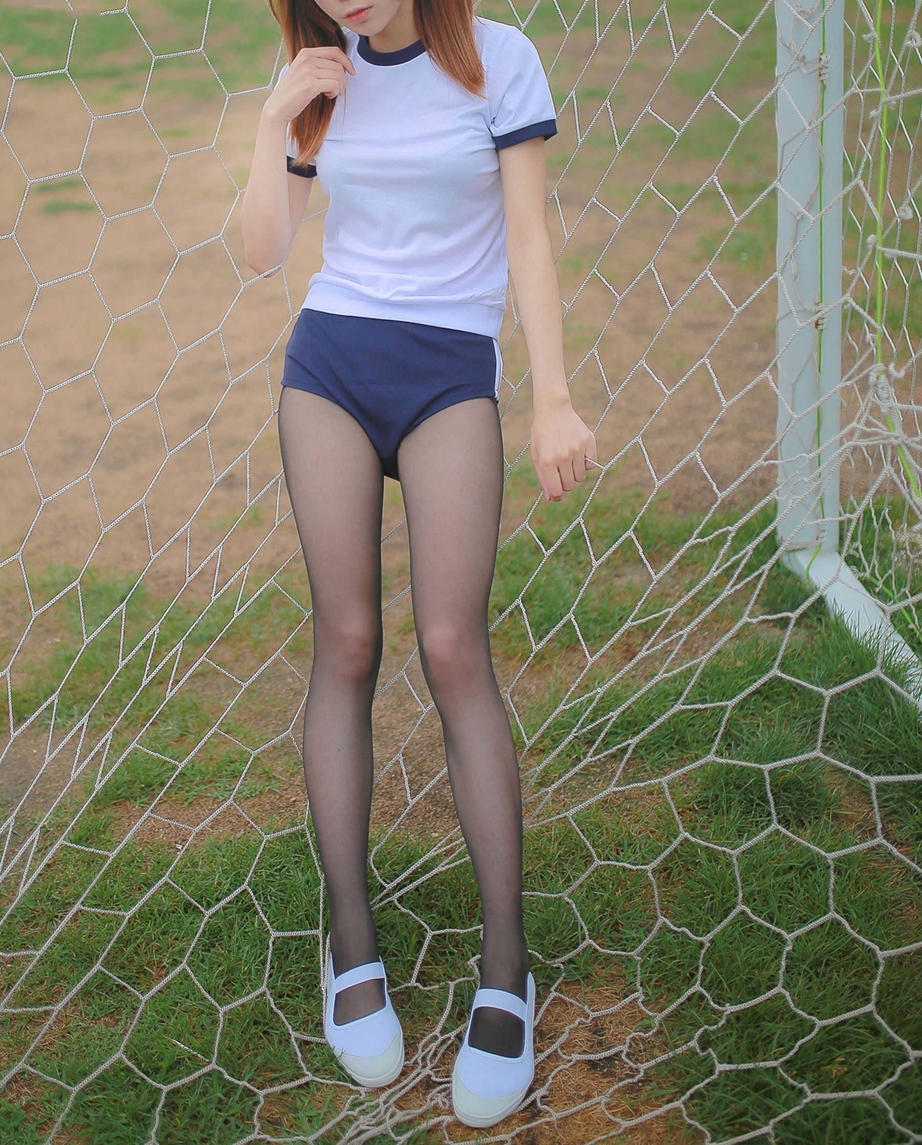 Field of Wind NO.091 Sports Field Black Silk Girl