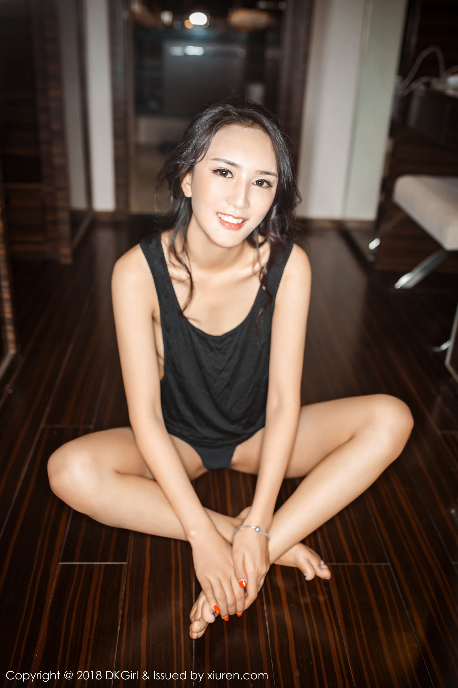 Mei Ge The Temptation of Beautiful Milk Beautiful H buttocks and Beautiful Legs Royal Girl DKGIRL VOL.067