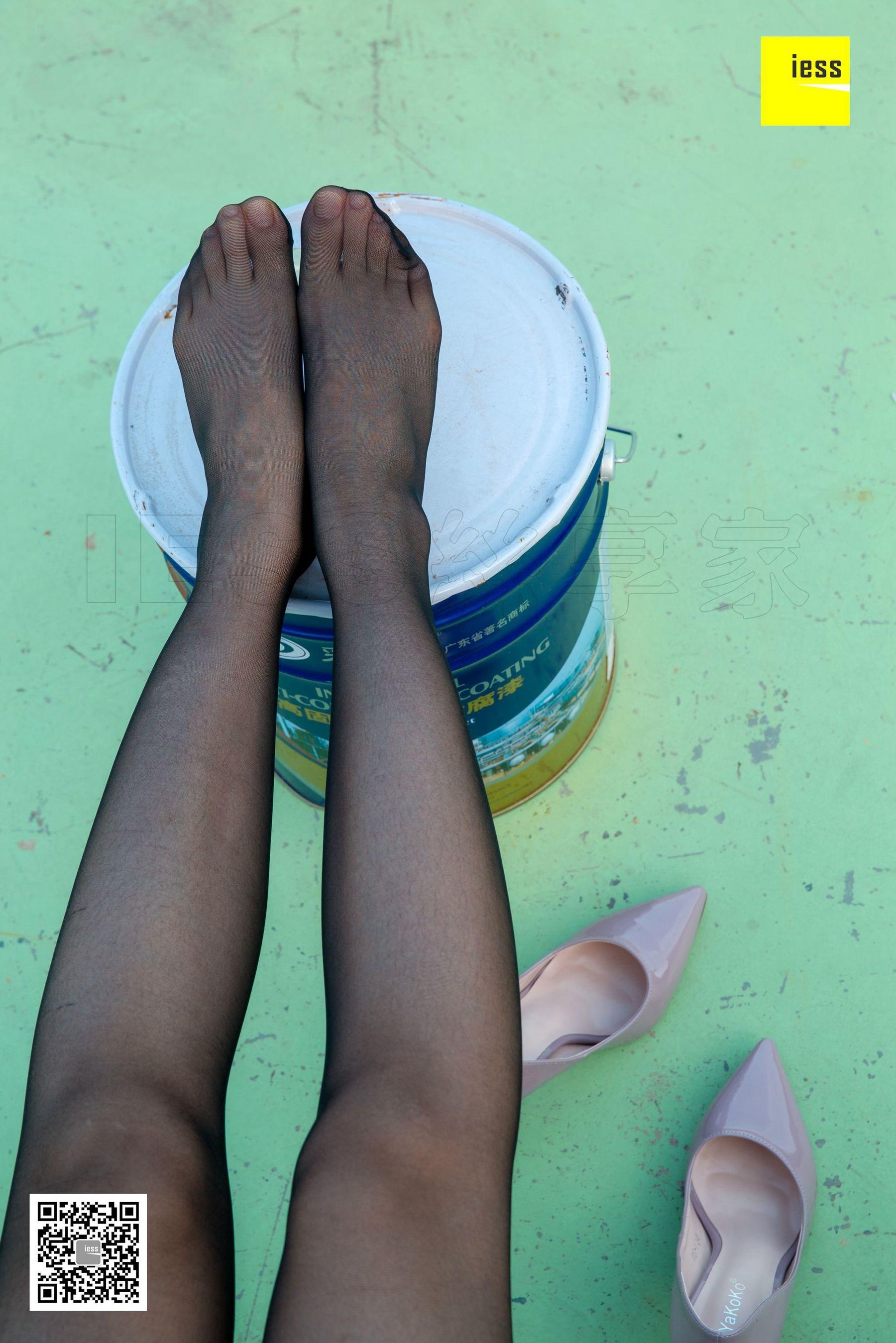 Nuan Nuan Look at it There is a black silk girl on the top of the building Different Thoughts to IESS Silk Enjoy Home 237