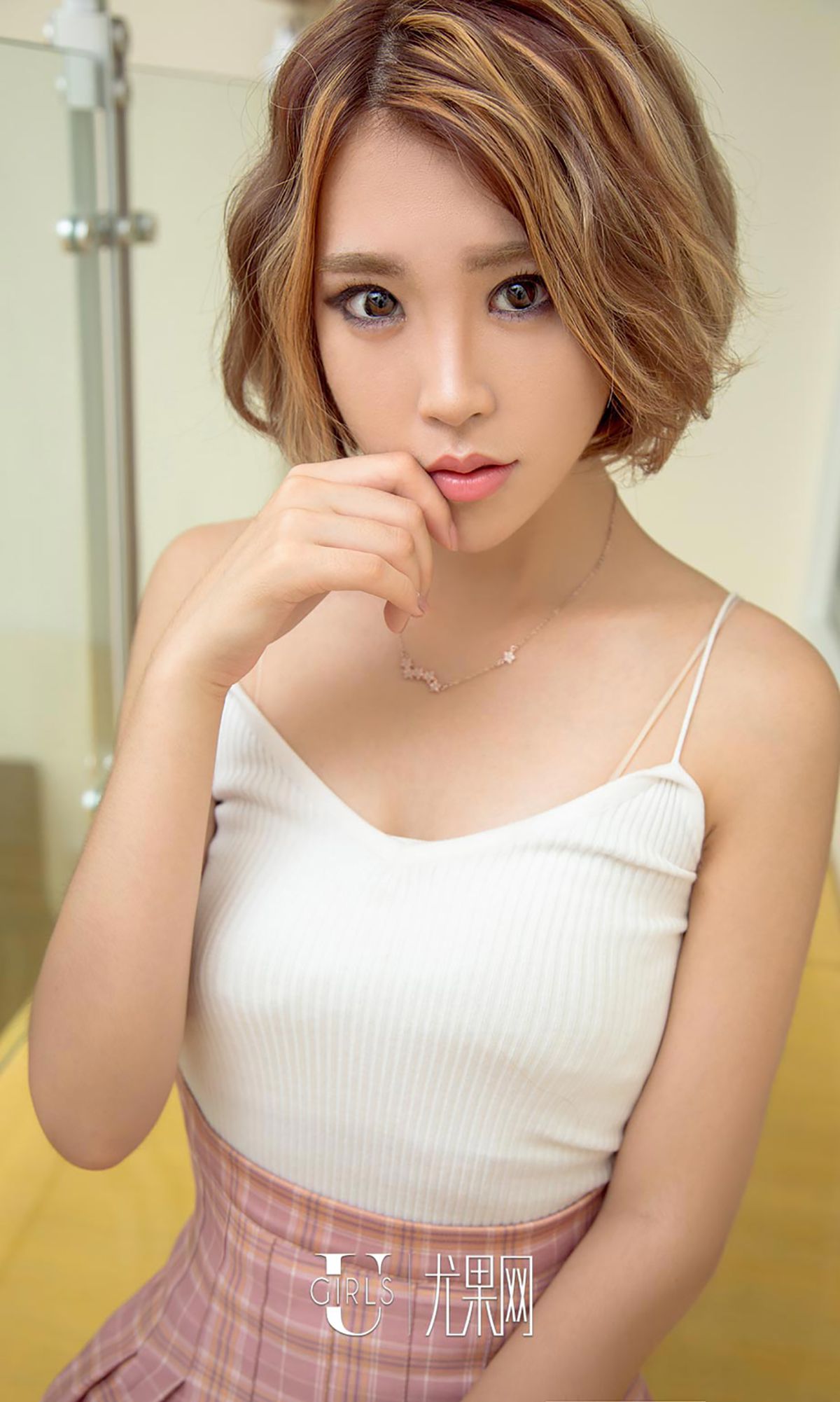 Silk House 091 Qiuqiu Boyfriend Shirt and Black Silk IESS is thinking about it