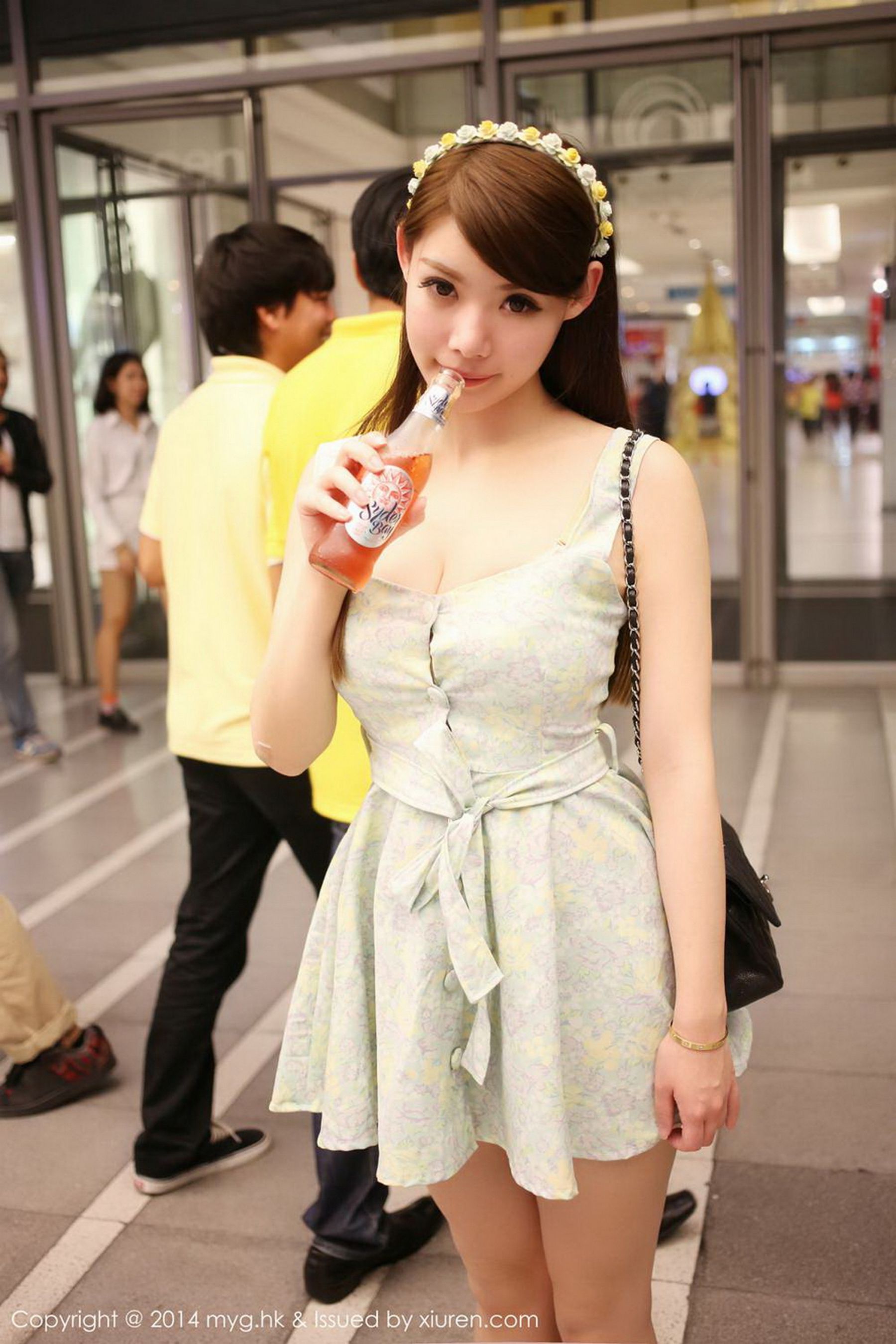 Mara sauce Thailand Travel sexy underwearshort skirt street shot