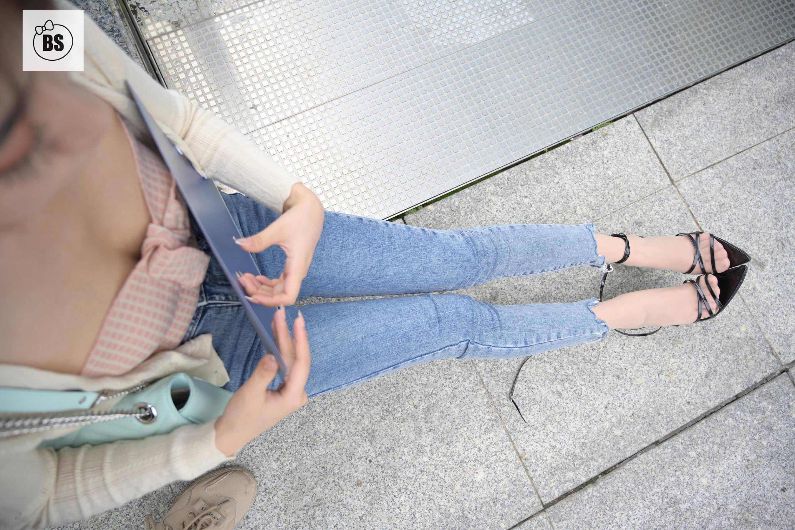 I want to think MX009 Mei West Bus Station Qiji Ji 4