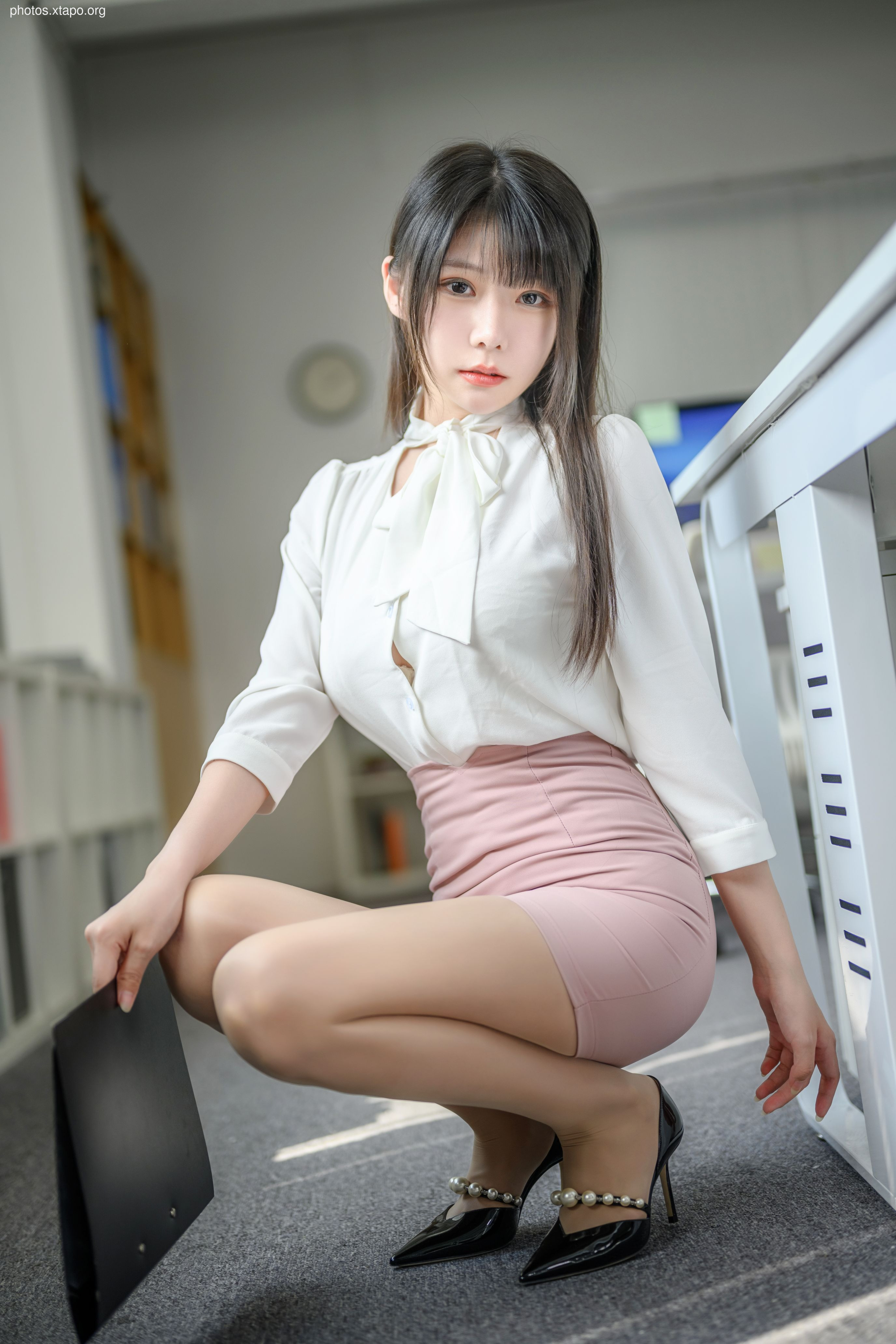 Vanilla Meow Lulu busy workplace powder white skirt