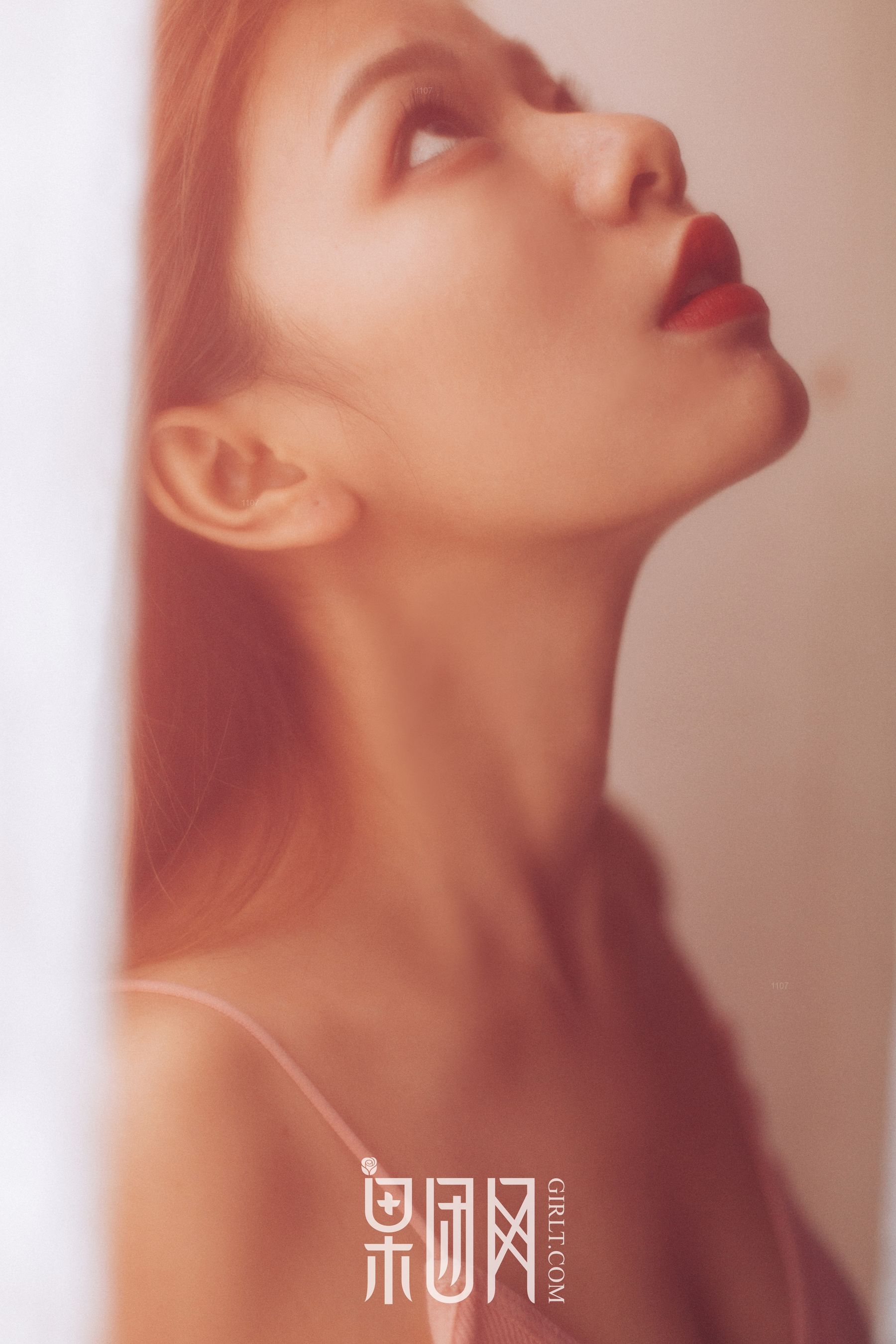 Sexy girl crispy breasts and hips black silk stingy fruit group network Girlt No.068