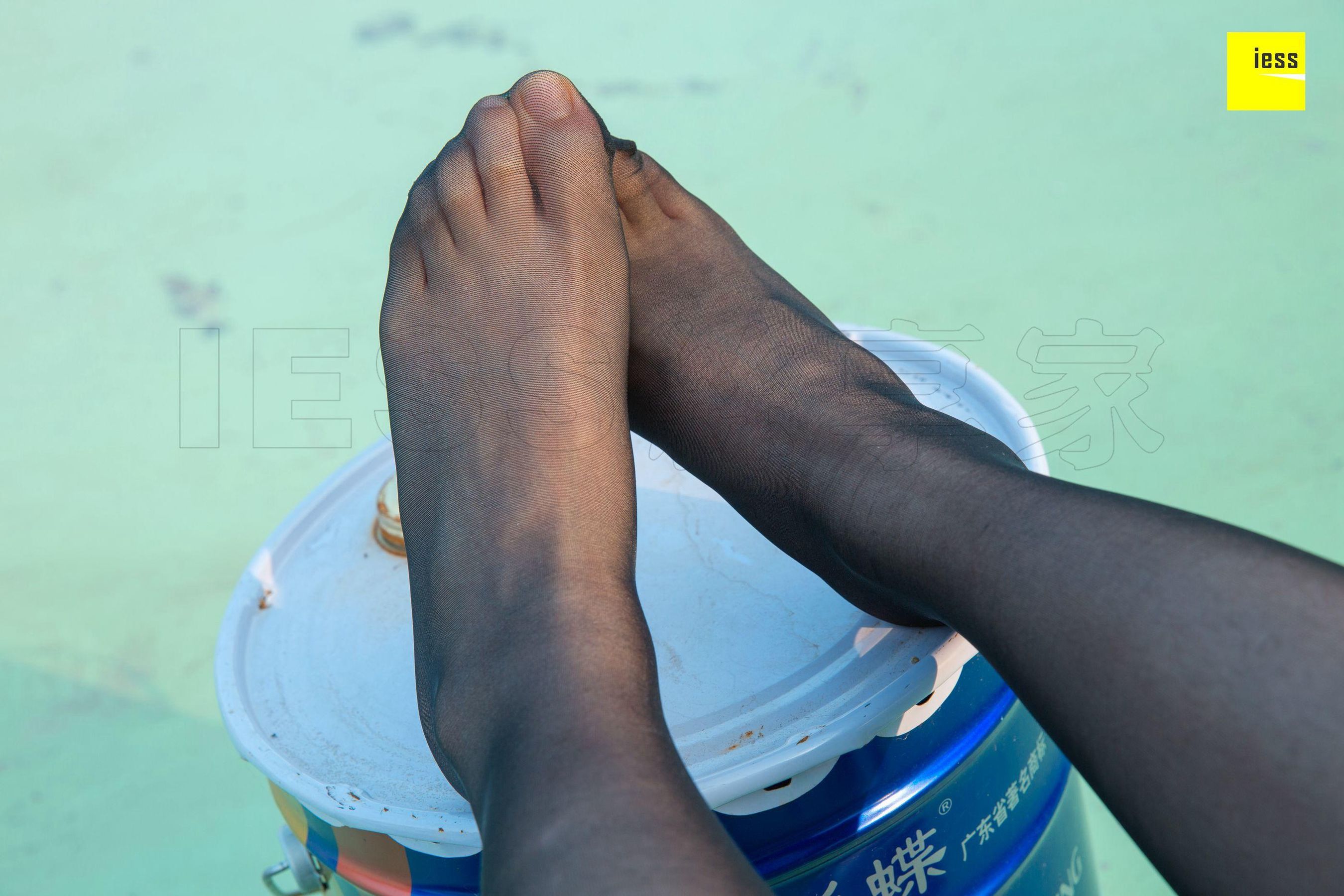 Nuan Nuan Look at it There is a black silk girl on the top of the building Different Thoughts to IESS Silk Enjoy Home 237