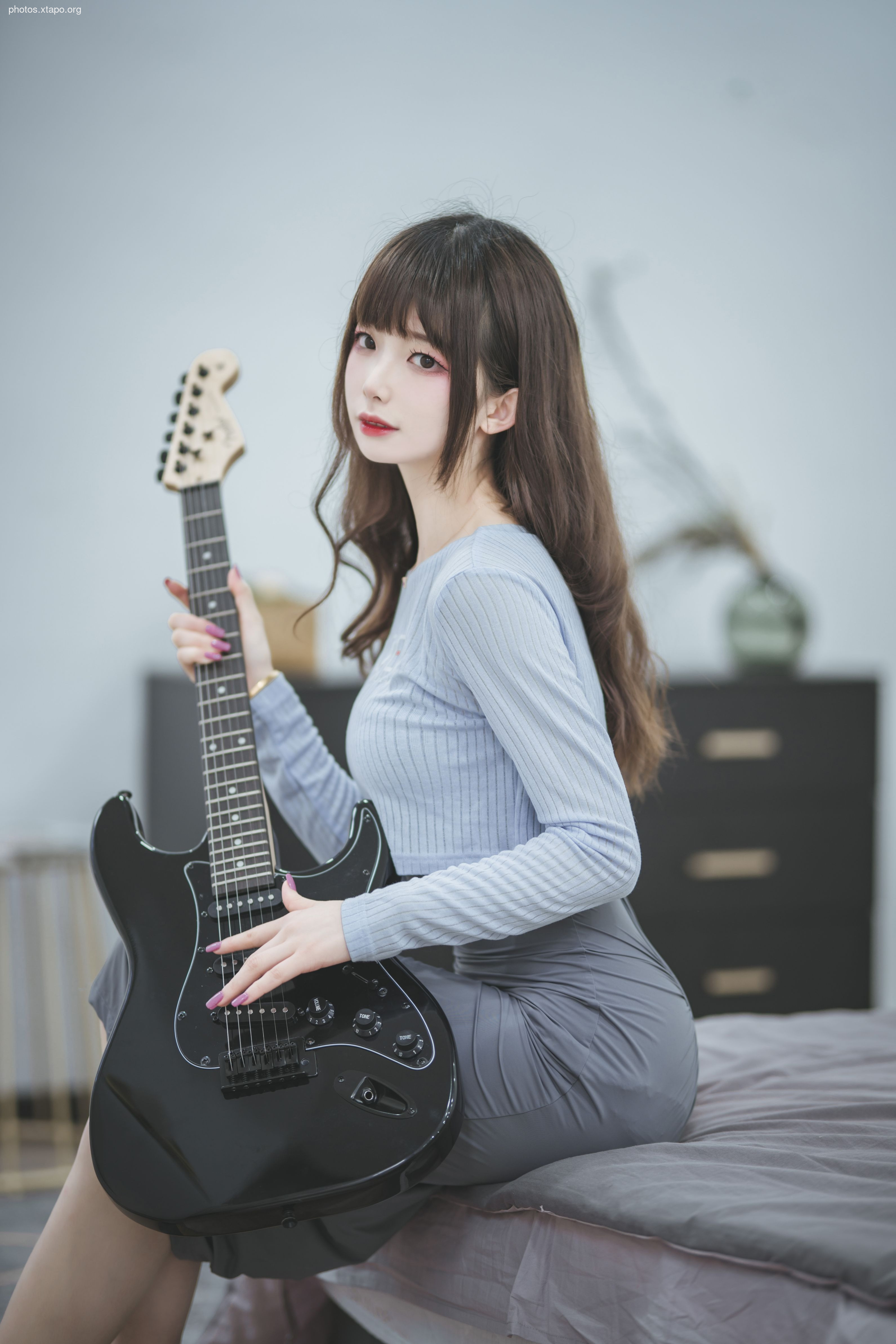 Fengjiangjiang guitar sister