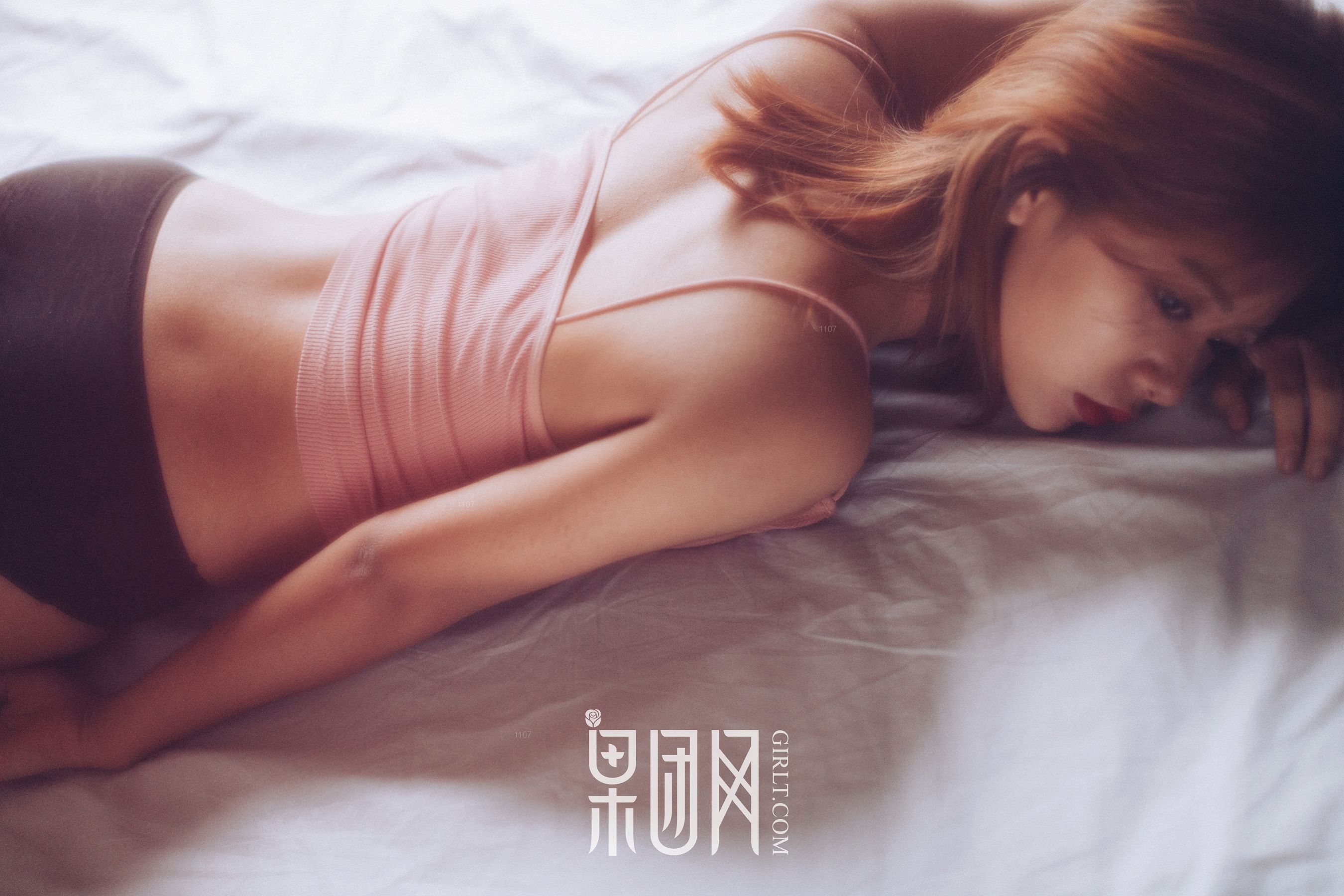 Sexy girl crispy breasts and hips black silk stingy fruit group network Girlt No.068