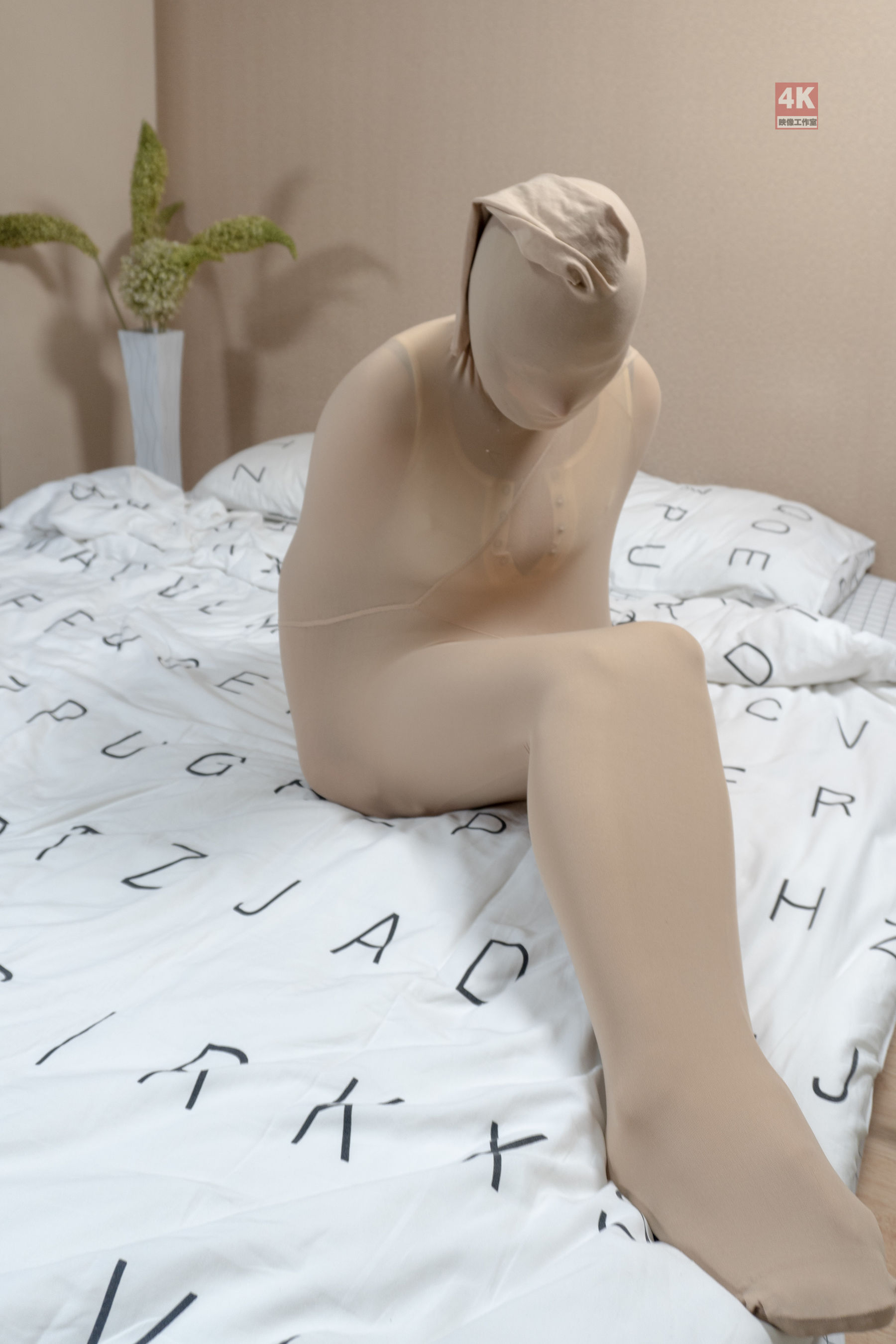 Li Cabinet LIGUI Internet beauty Model Nayako Smooth Stockings Cocoon