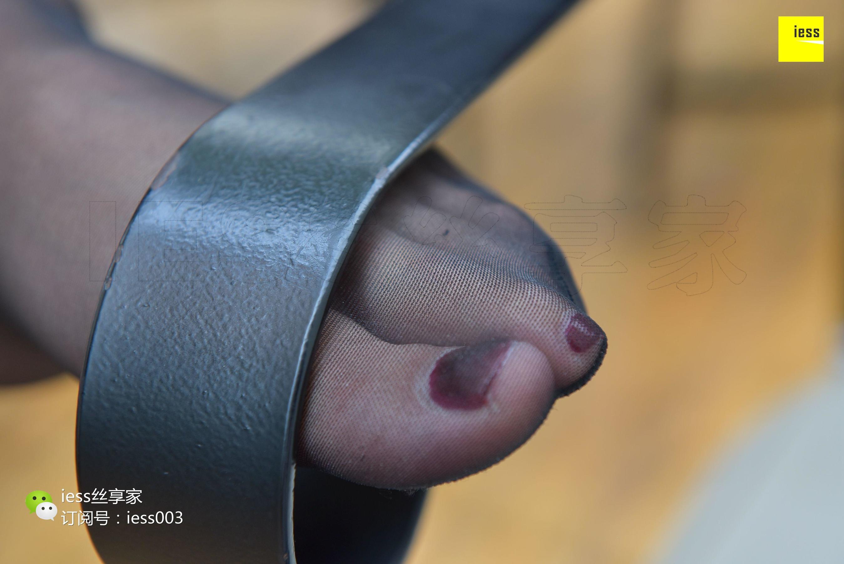 Silk House 091 Qiuqiu Boyfriend Shirt and Black Silk IESS is thinking about it