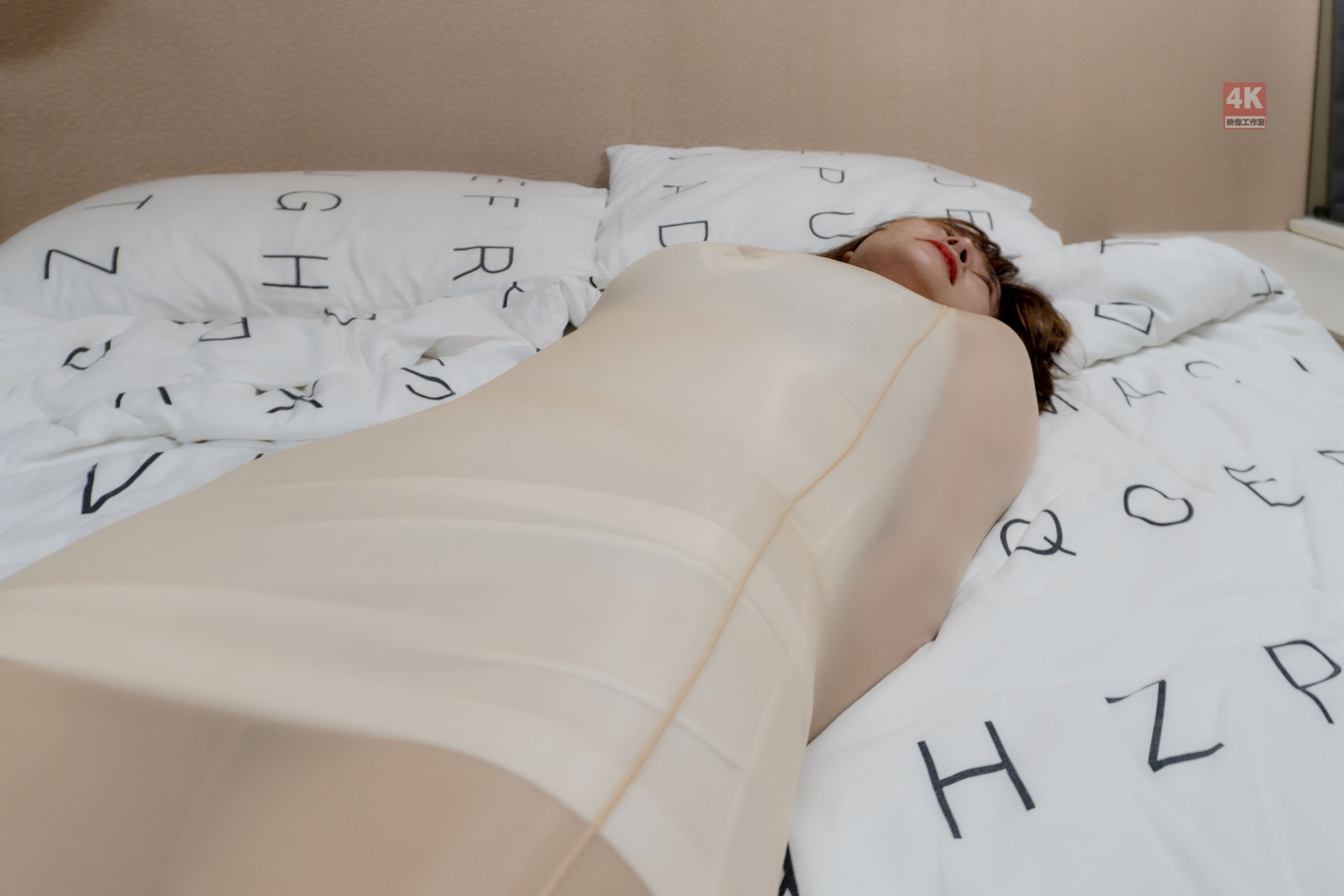 Li Cabinet LIGUI Internet beauty Model Nayako Smooth Stockings Cocoon