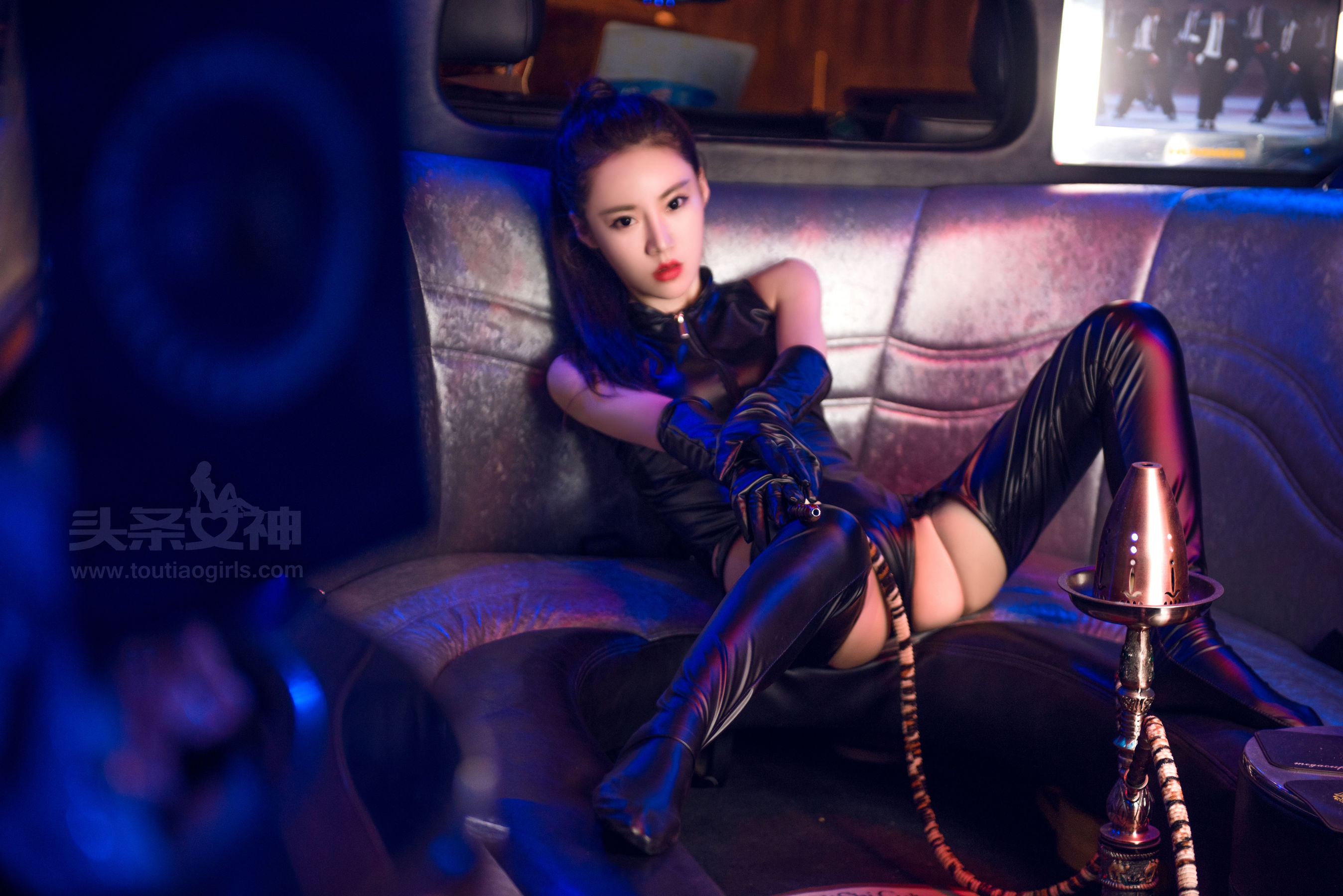 Fan Anni's Black Leather Jacket Extreme torture Headline Goddess