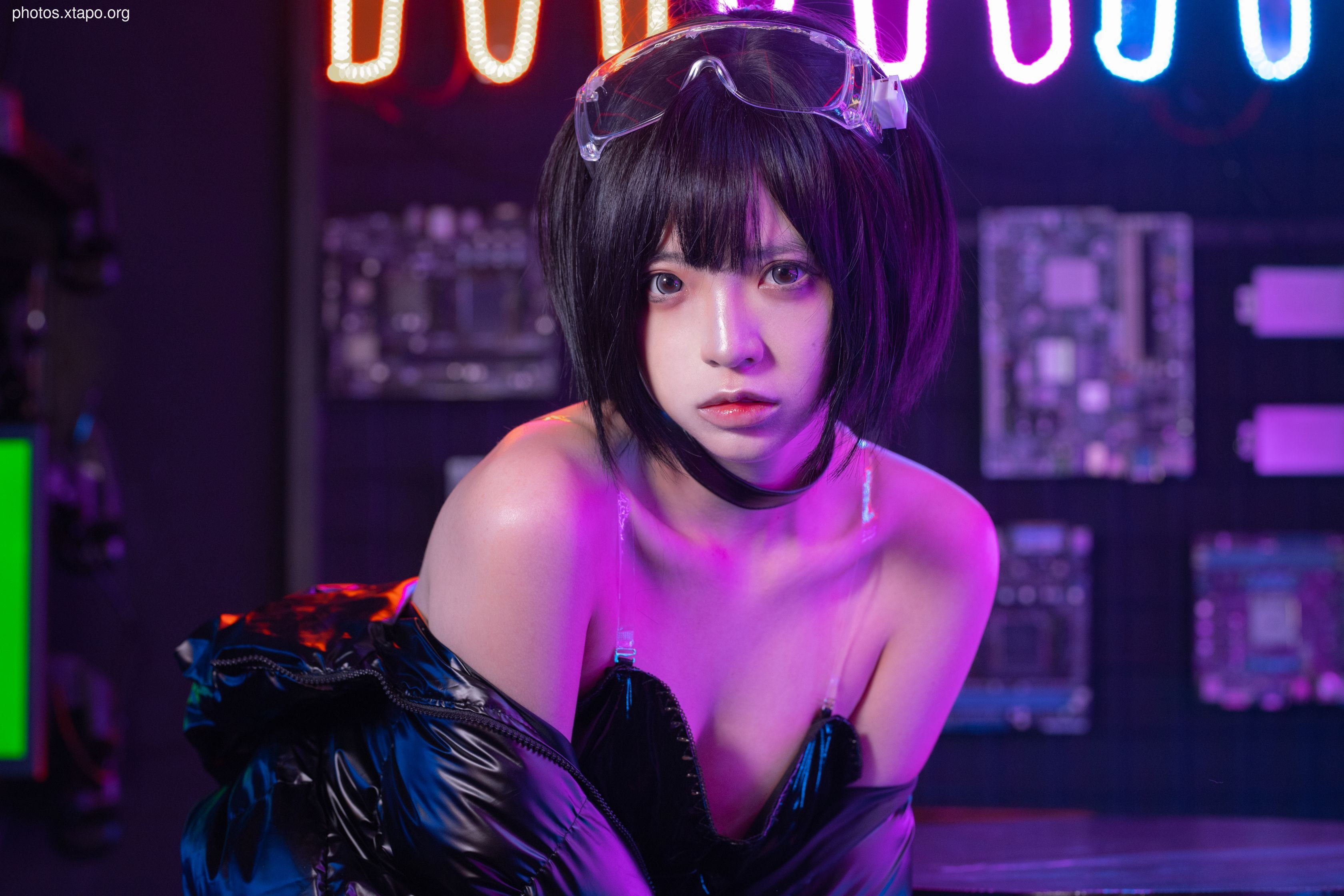 Crazy Cat Caibo Girl 40P-812MB