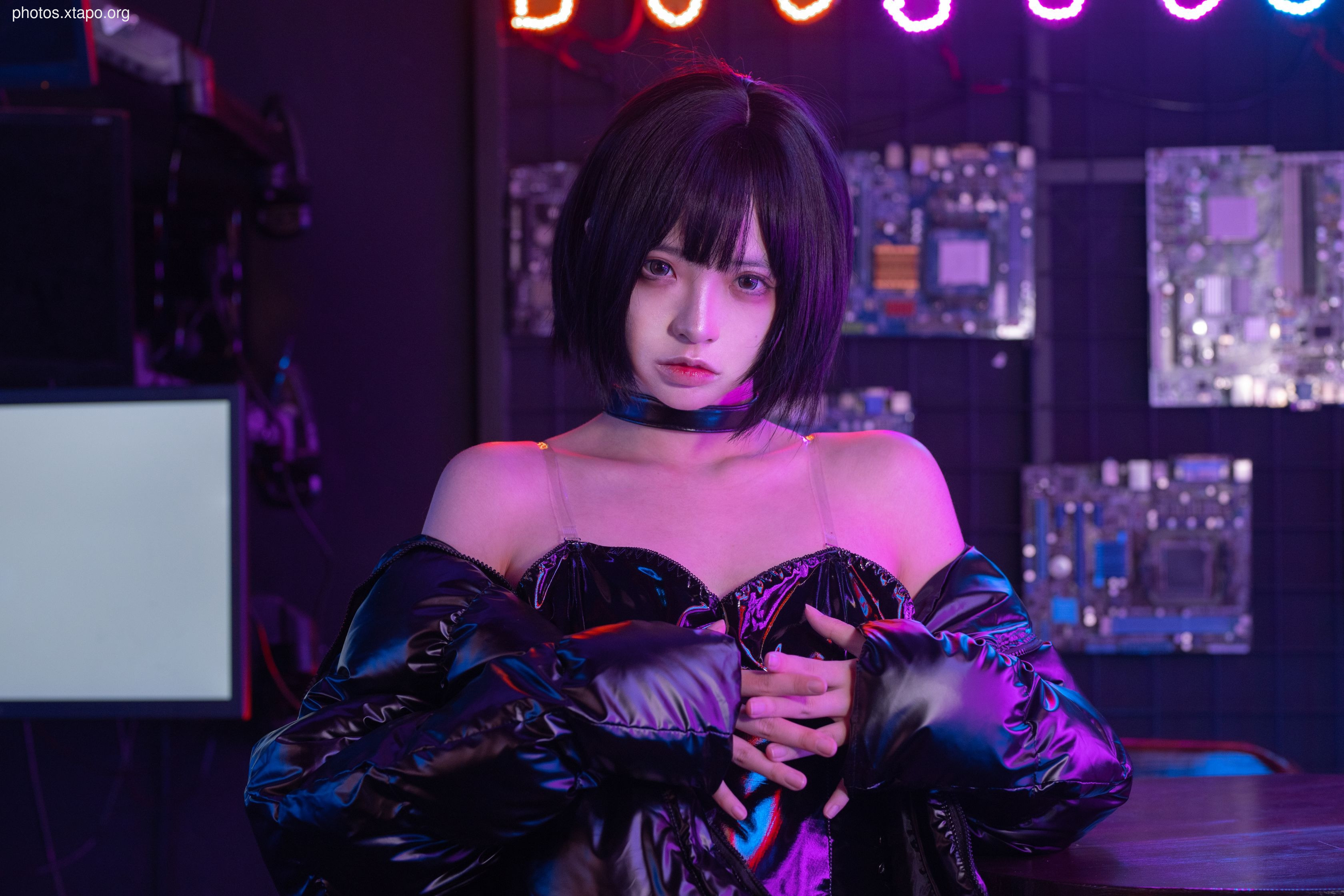 Crazy Cat Caibo Girl 40P-812MB