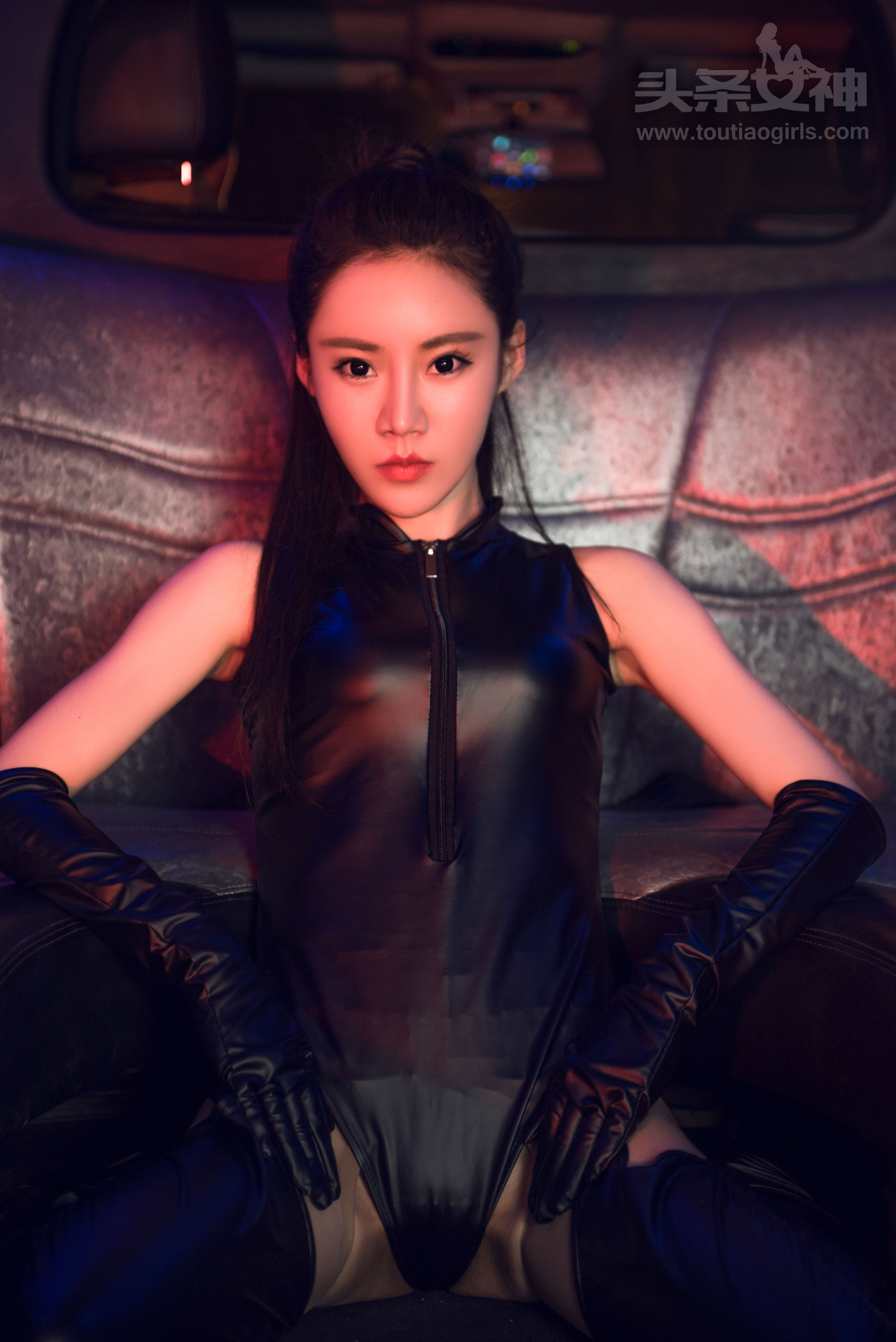 Fan Anni's Black Leather Jacket Extreme torture Headline Goddess