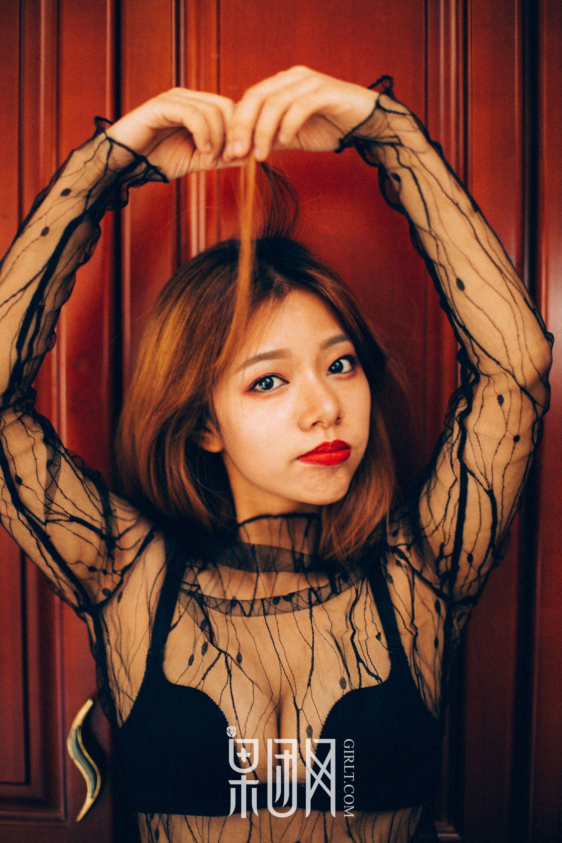 Sexy girl crispy breasts and hips black silk stingy fruit group network Girlt No.068