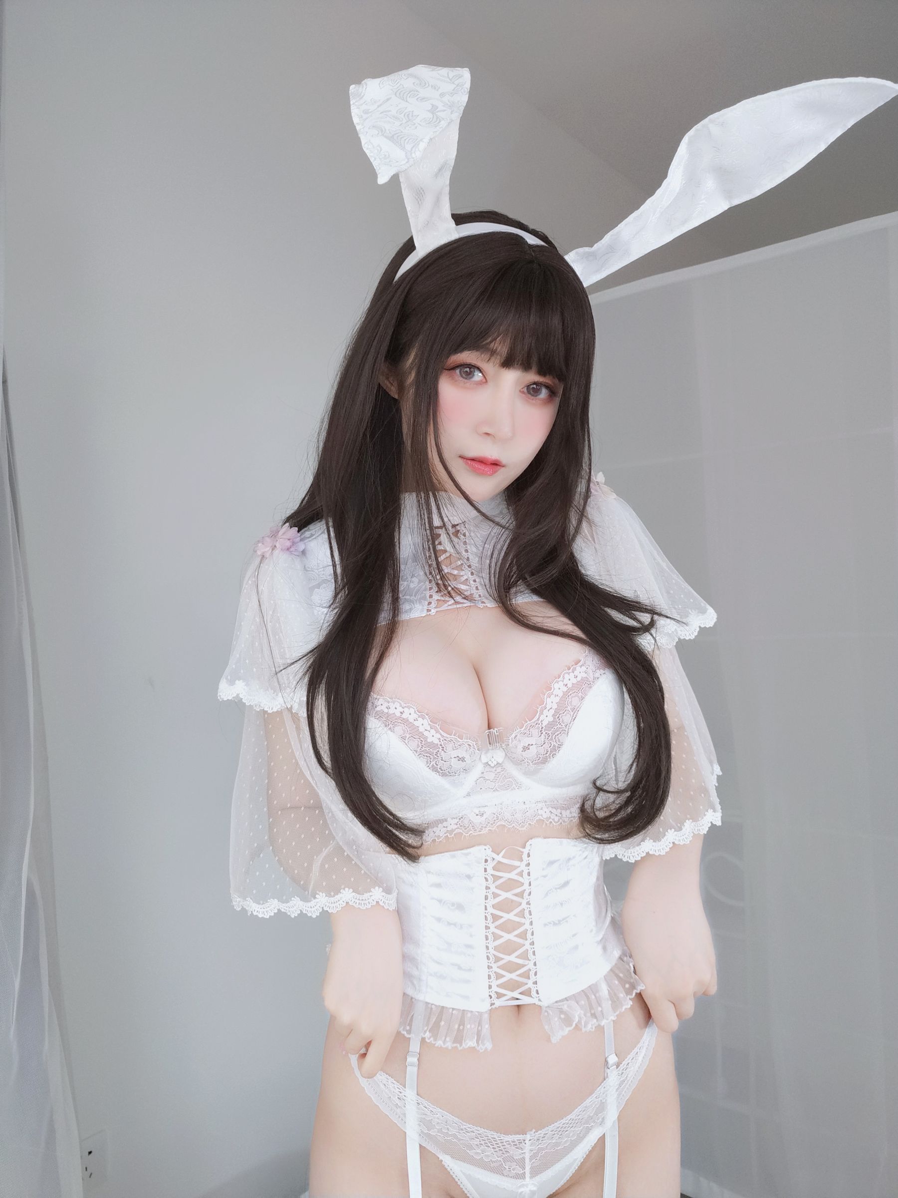 Welfare cos Coser Sister Baiyin -White Silk Rabbit Rabbit