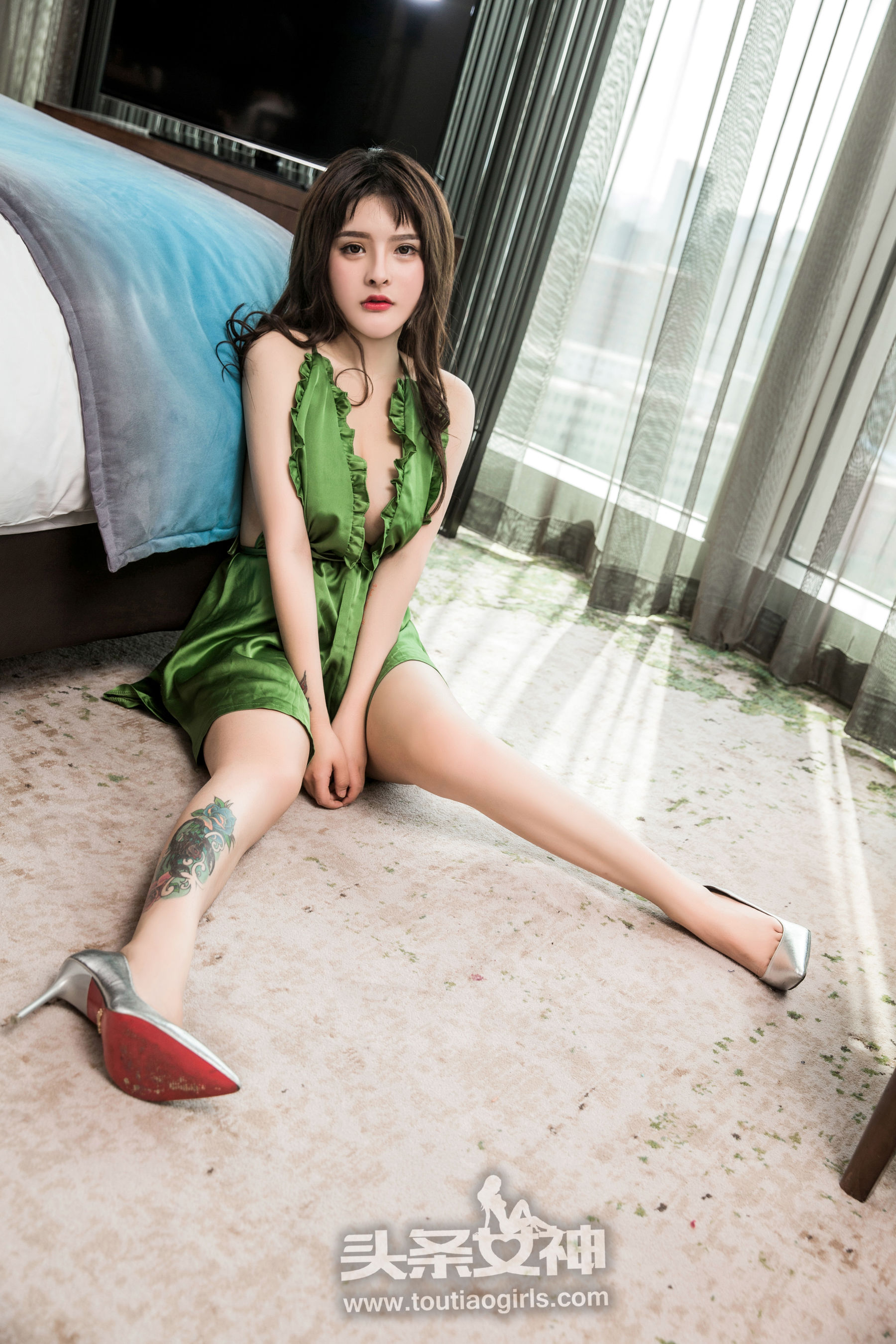 Yang Manni Green Little Demon Headline Goddess