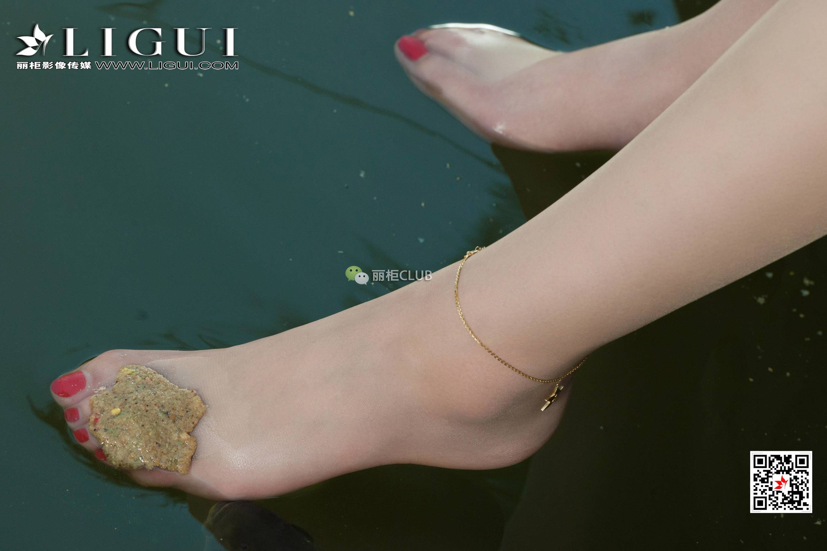 Foot model Fishing Little Sister Silk Foot Ligui Internet beauty