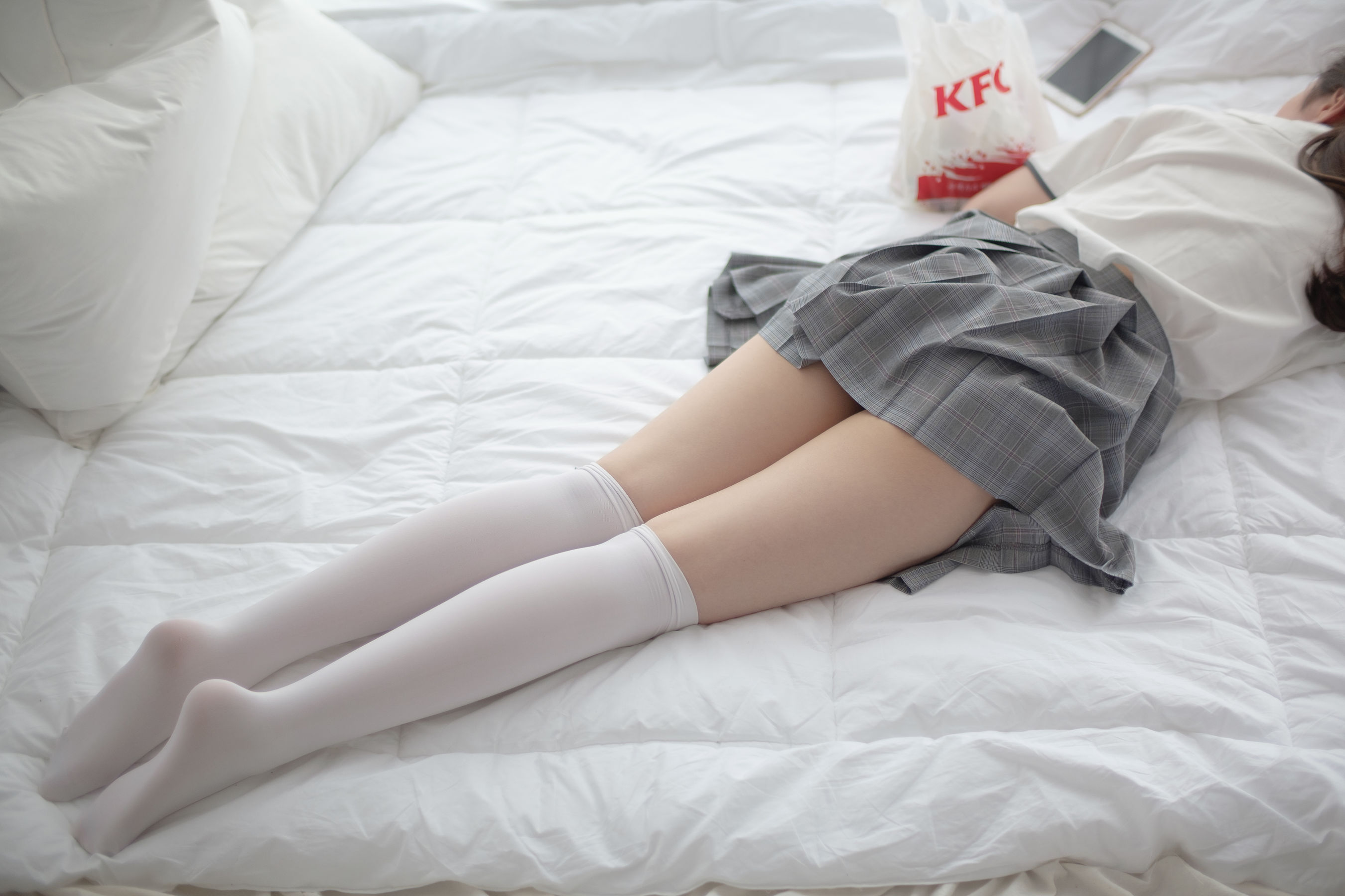 Senluo Consortium R15-009 bed jk white silk