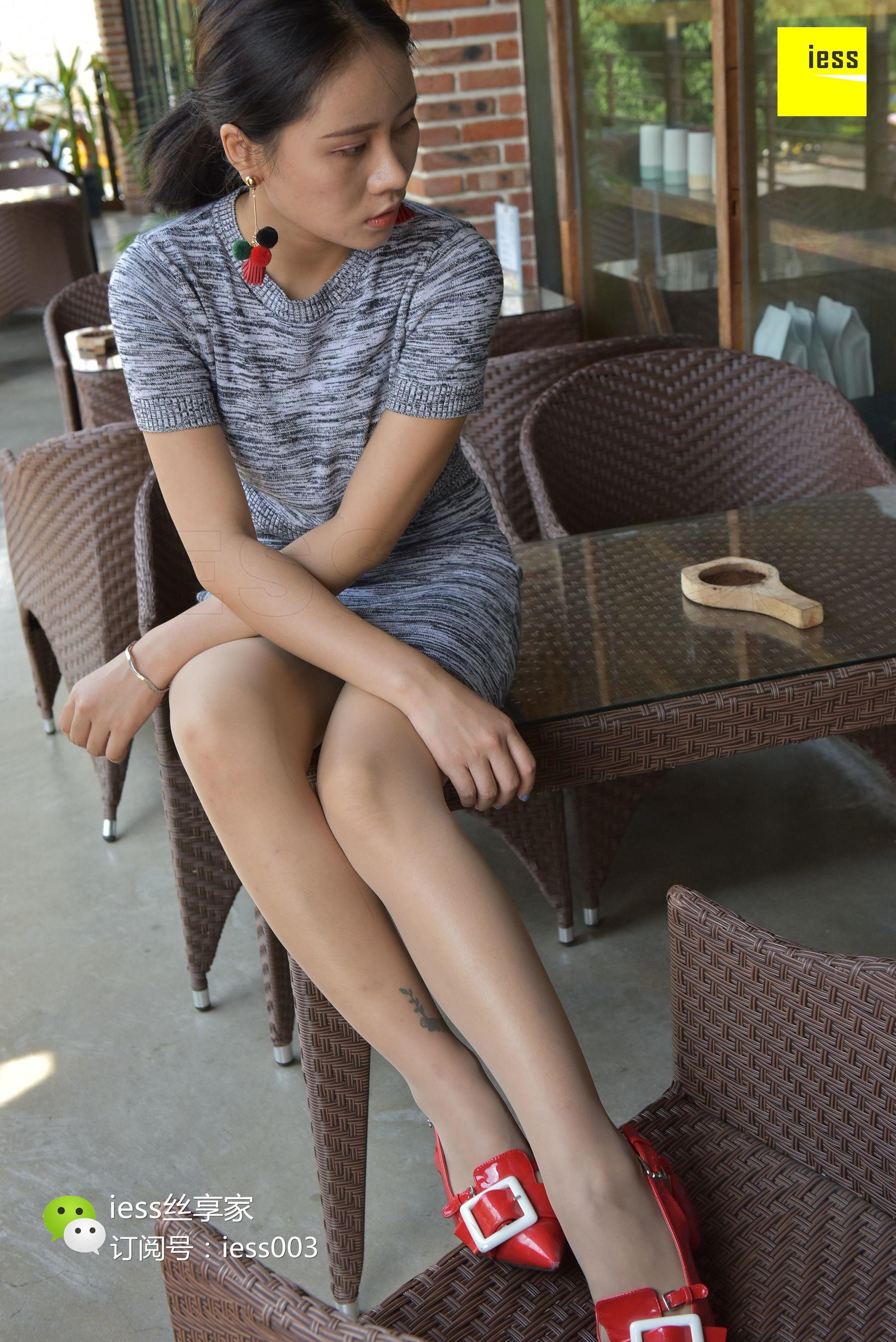 Si Xiangjia 080 cousin From the table to the bottom of the table IESS is thinking about it