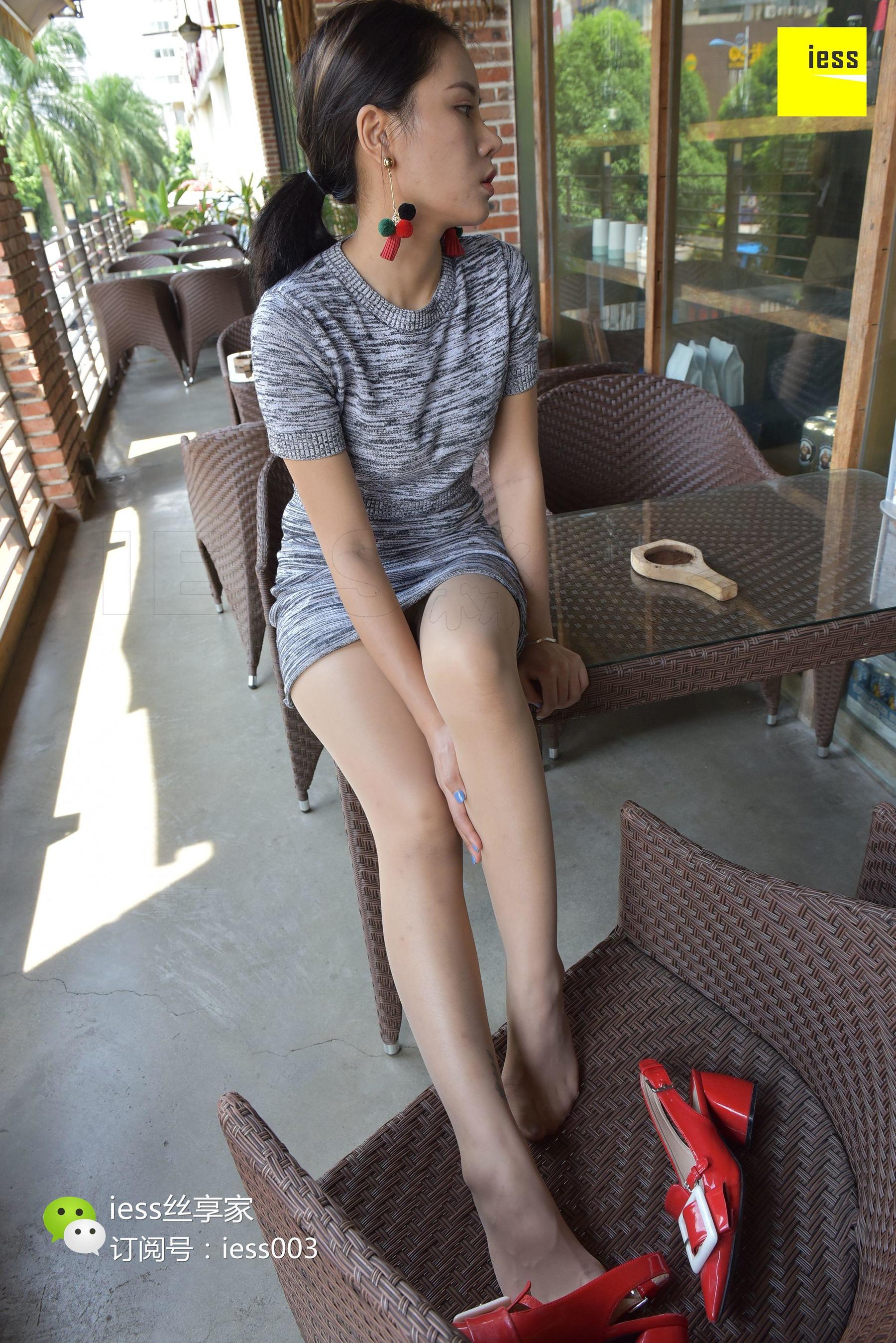 Si Xiangjia 080 cousin From the table to the bottom of the table IESS is thinking about it