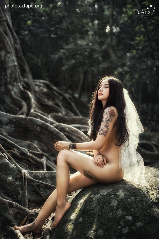 Or do I get married Suddenly, I crave the feeling of being a wife too The feeling of being loved is no longer strange But being a wife probably different, right? Older brother?