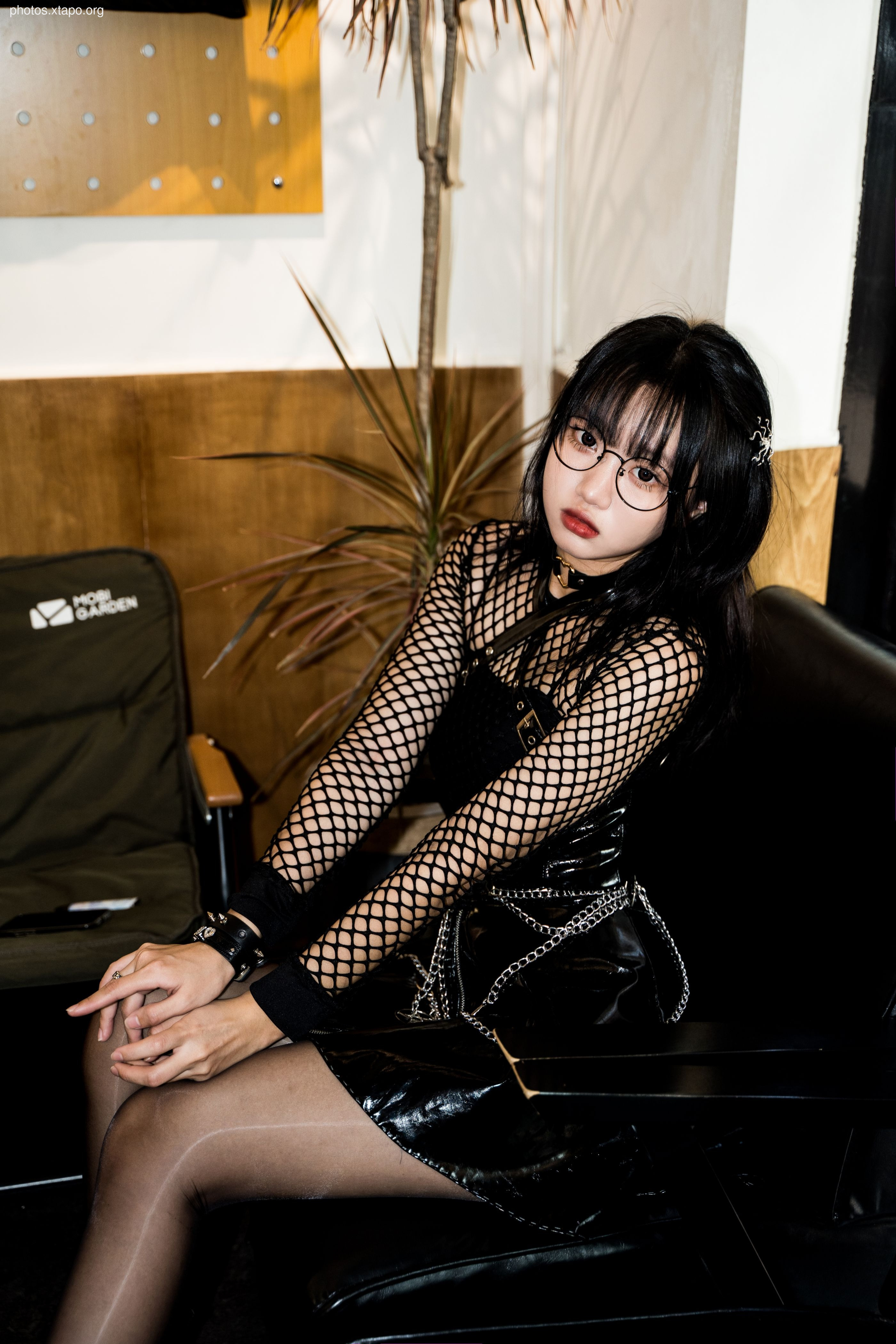 拍 柒 柒 Street shooting black leather skirt