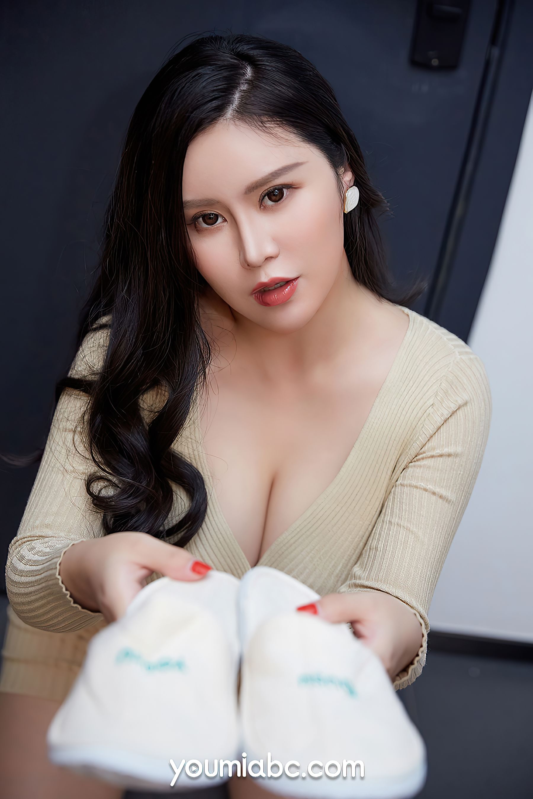 Youmi Youmiabc Dai Yingxin's big breasts neighbors