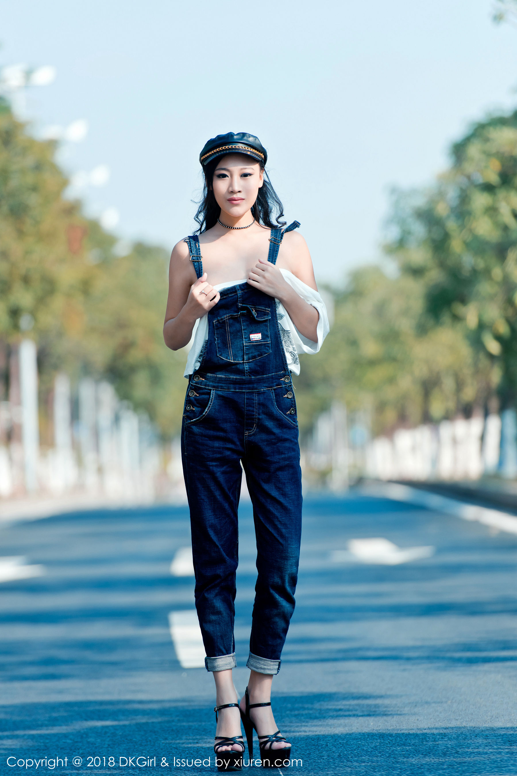 Mengqian Beautiful Legs and Milk Wonderful Temptation Royal Girl DKGIRL Vol.057