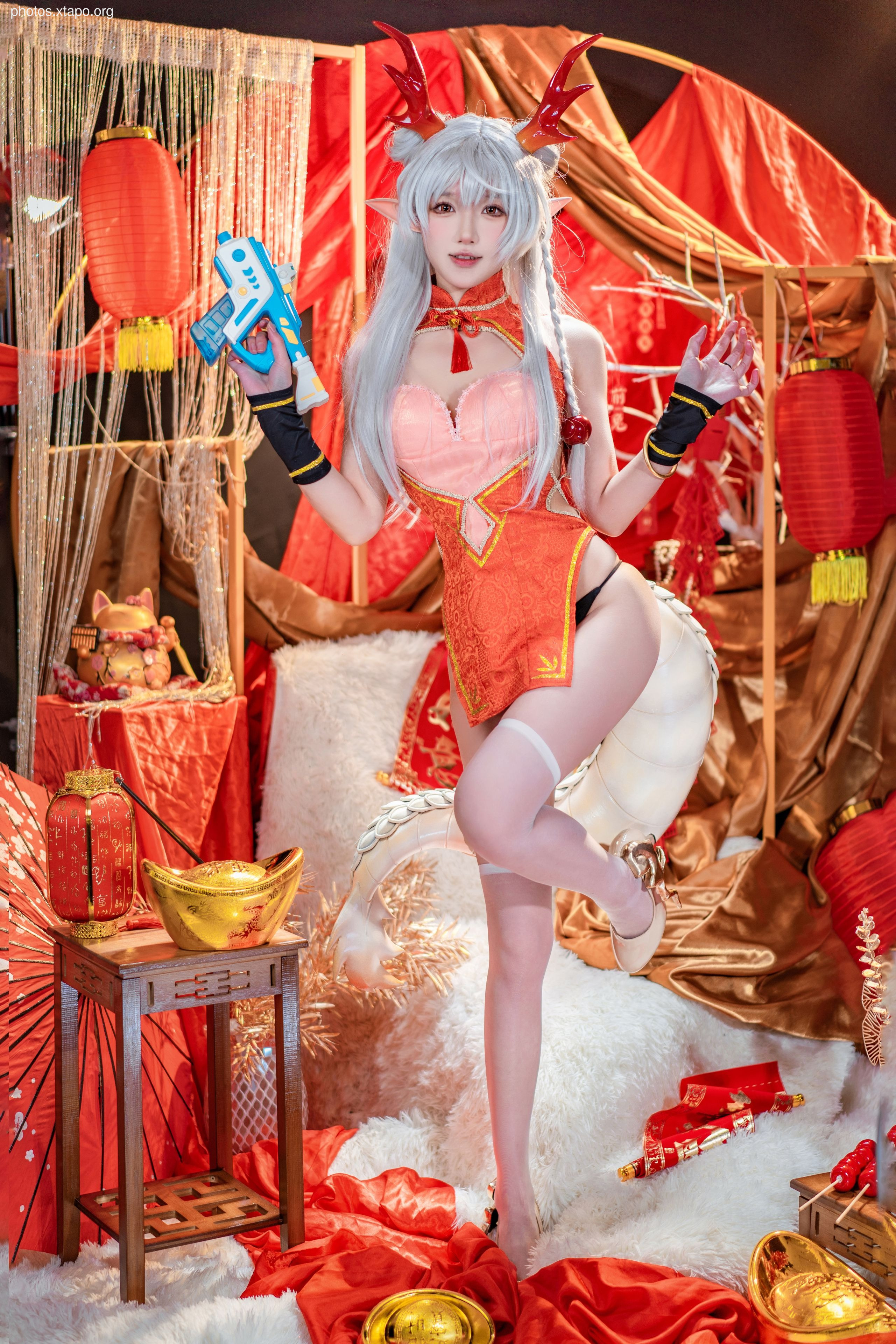 Ah Bao is also a rabbit girl New Year greeting picture Long Mei 45P1V