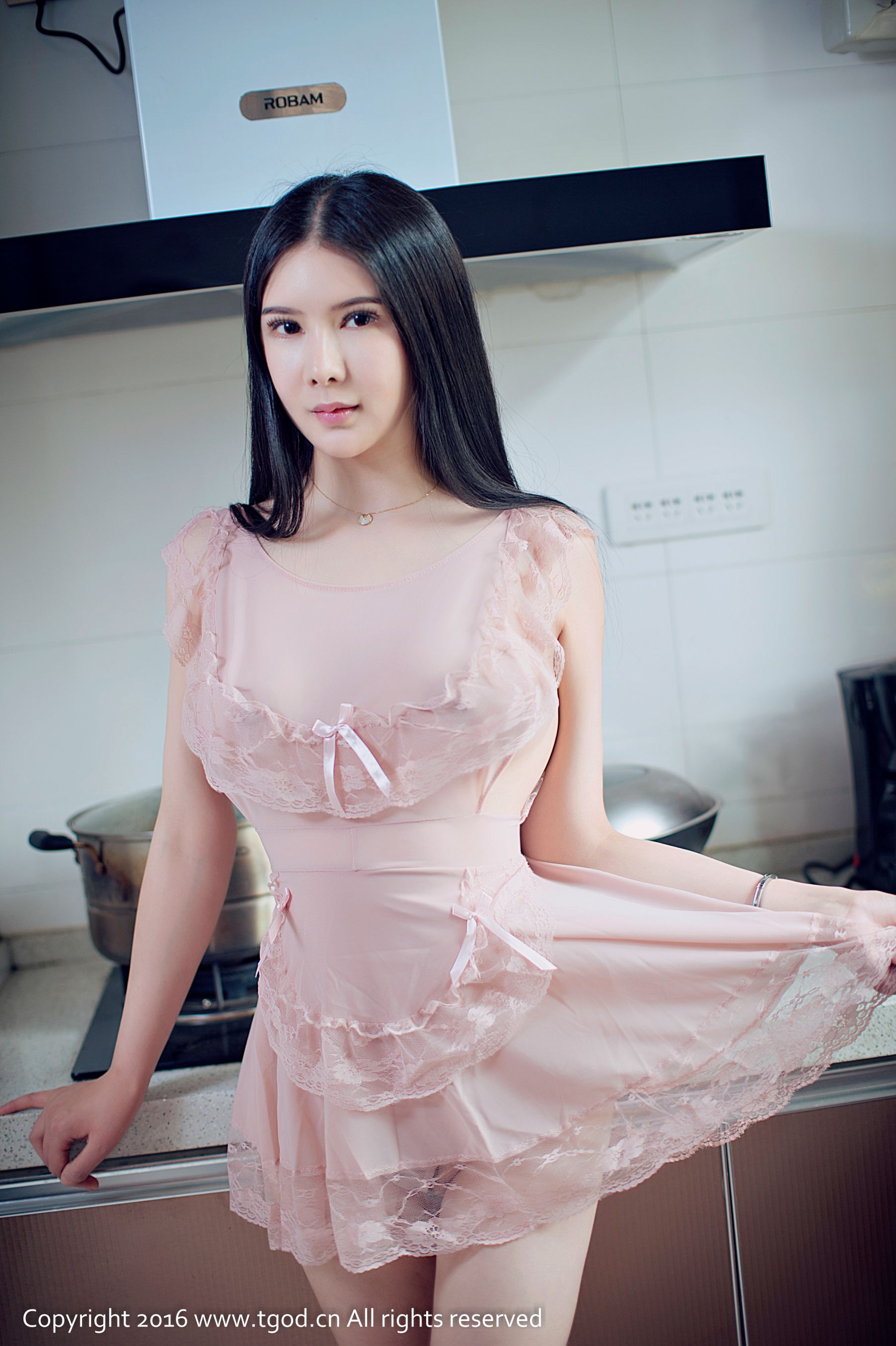Li Lisha's Seductive Maid Vacuum Show Push Goddess TGOD