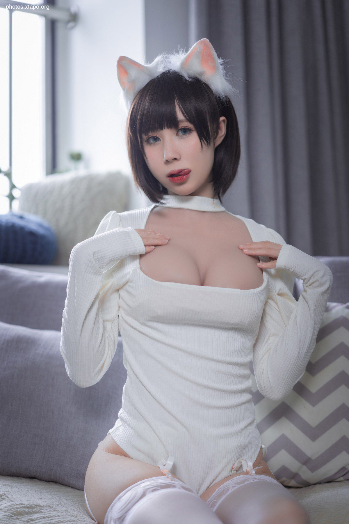 Network Beauty West Garden Temple Nange White Cat White Body Theme Private House Sexy Deep V sweater with lace hanging socks seductive photo 30p